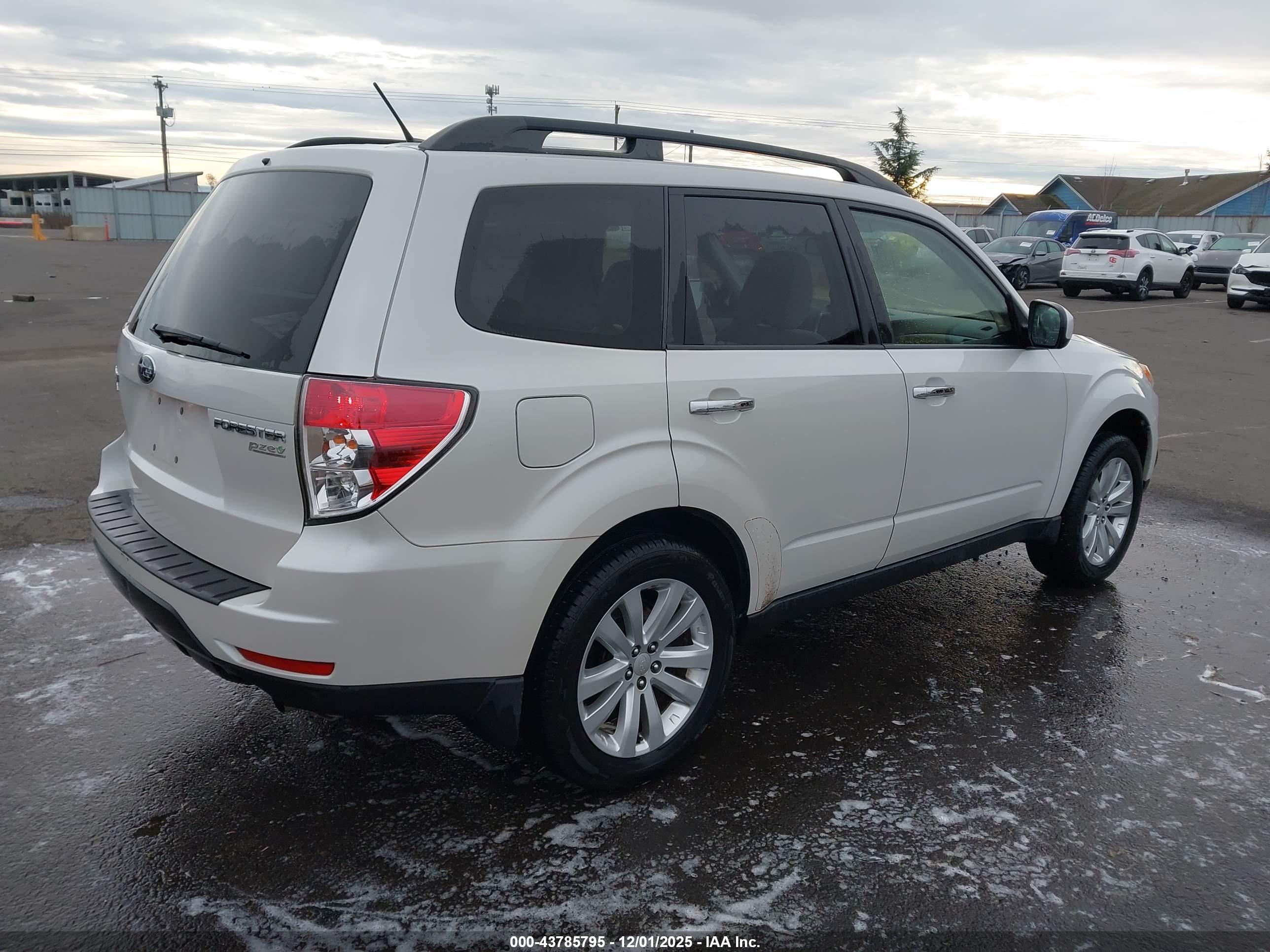 SUBARU FORESTER image 4