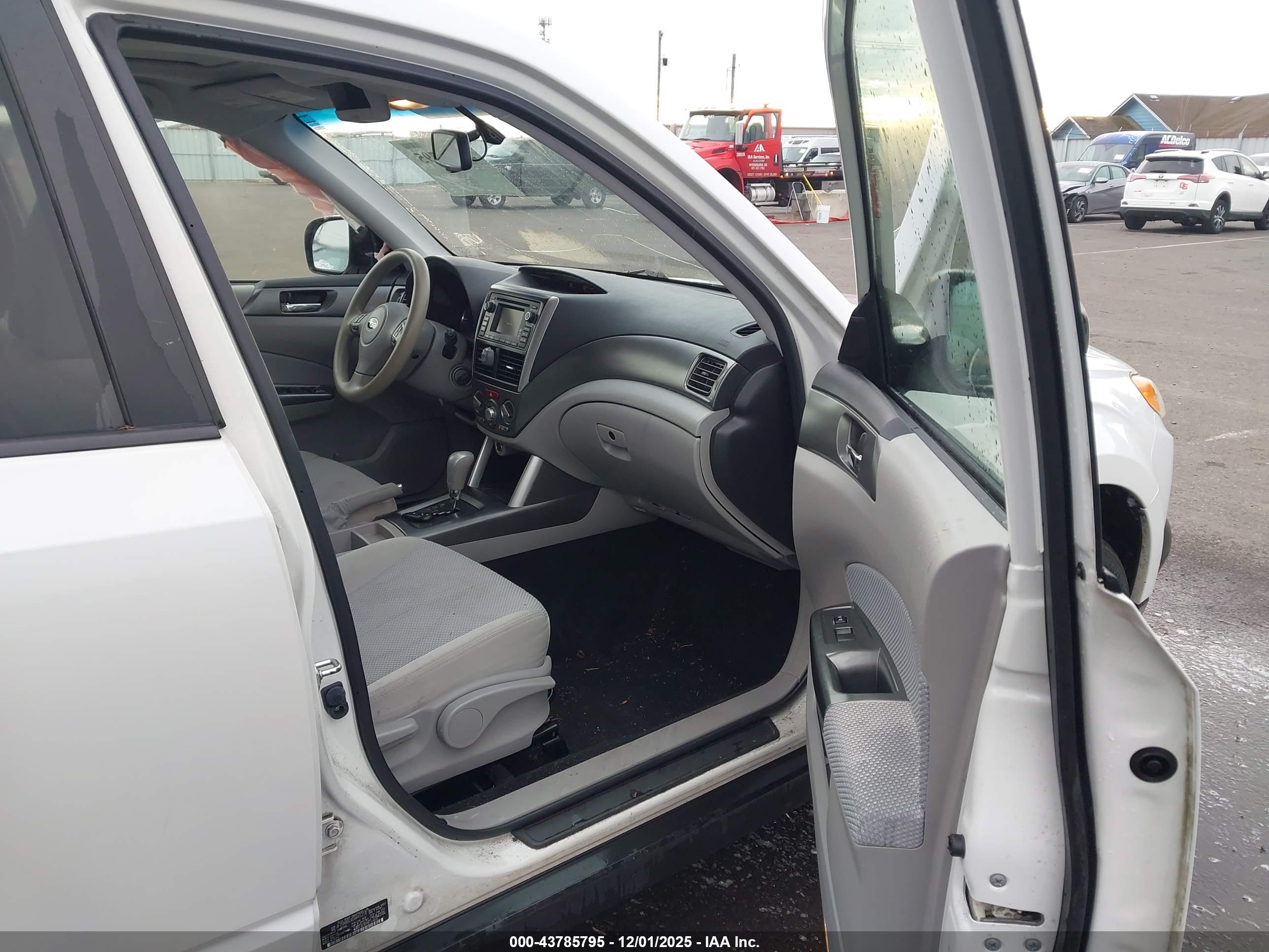 SUBARU FORESTER image 5