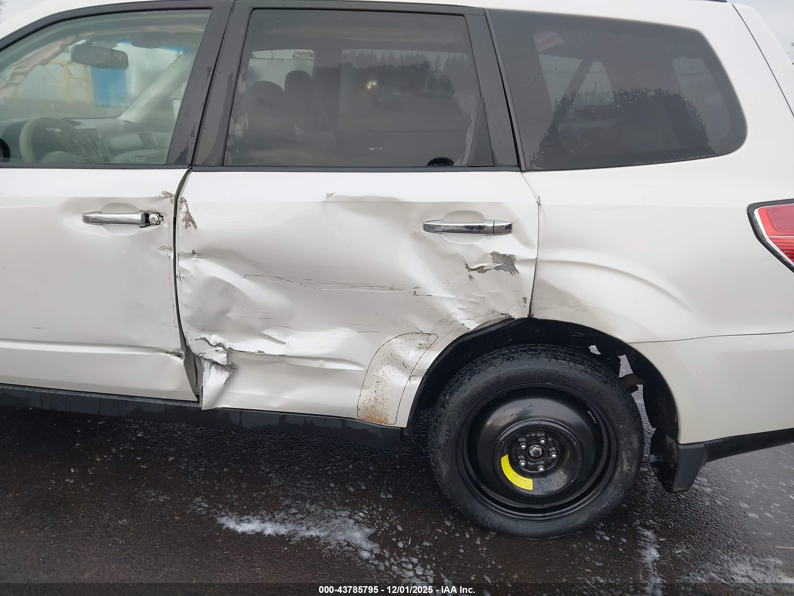 SUBARU FORESTER image 6