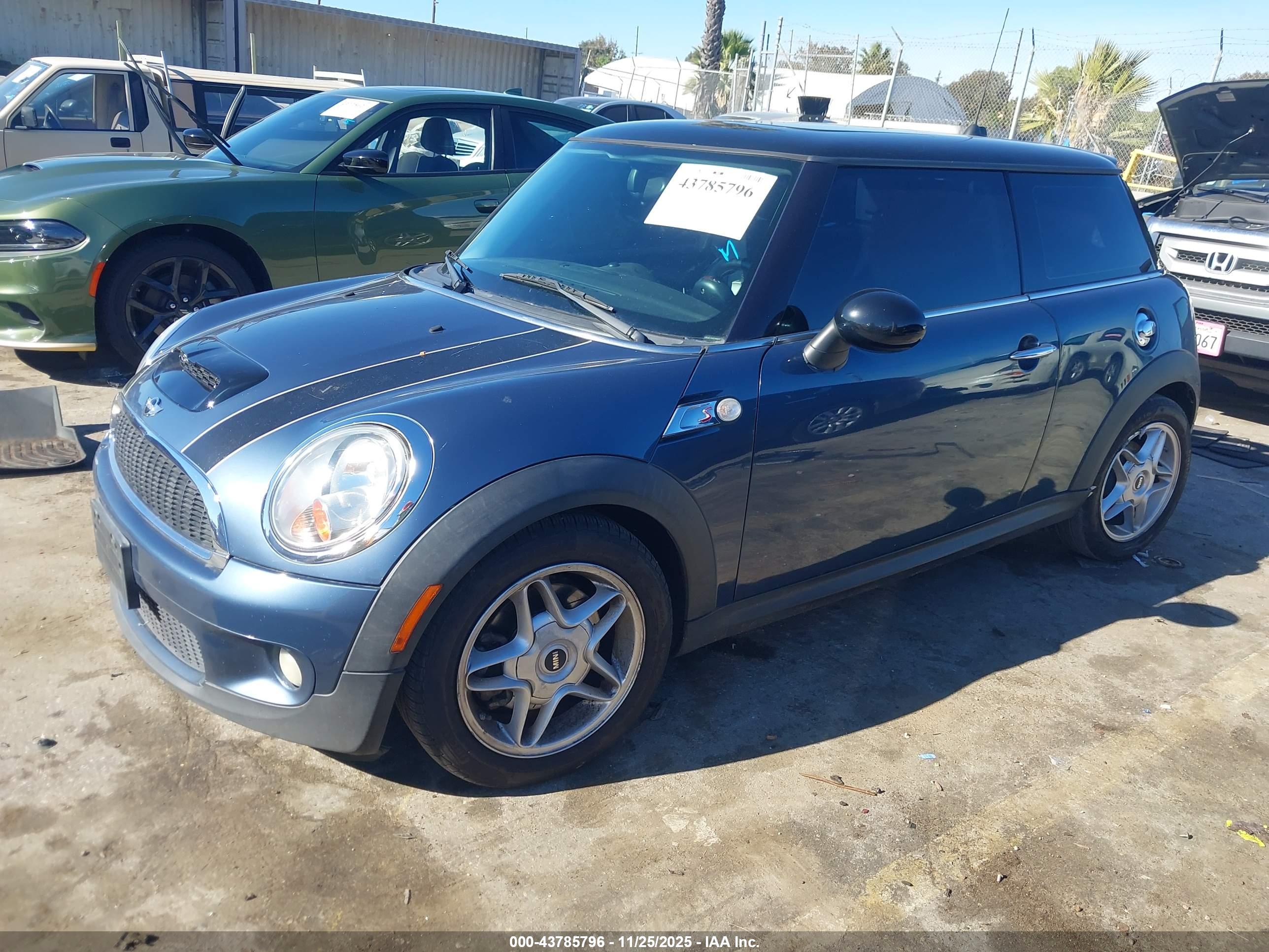 MINI COOPER image 2