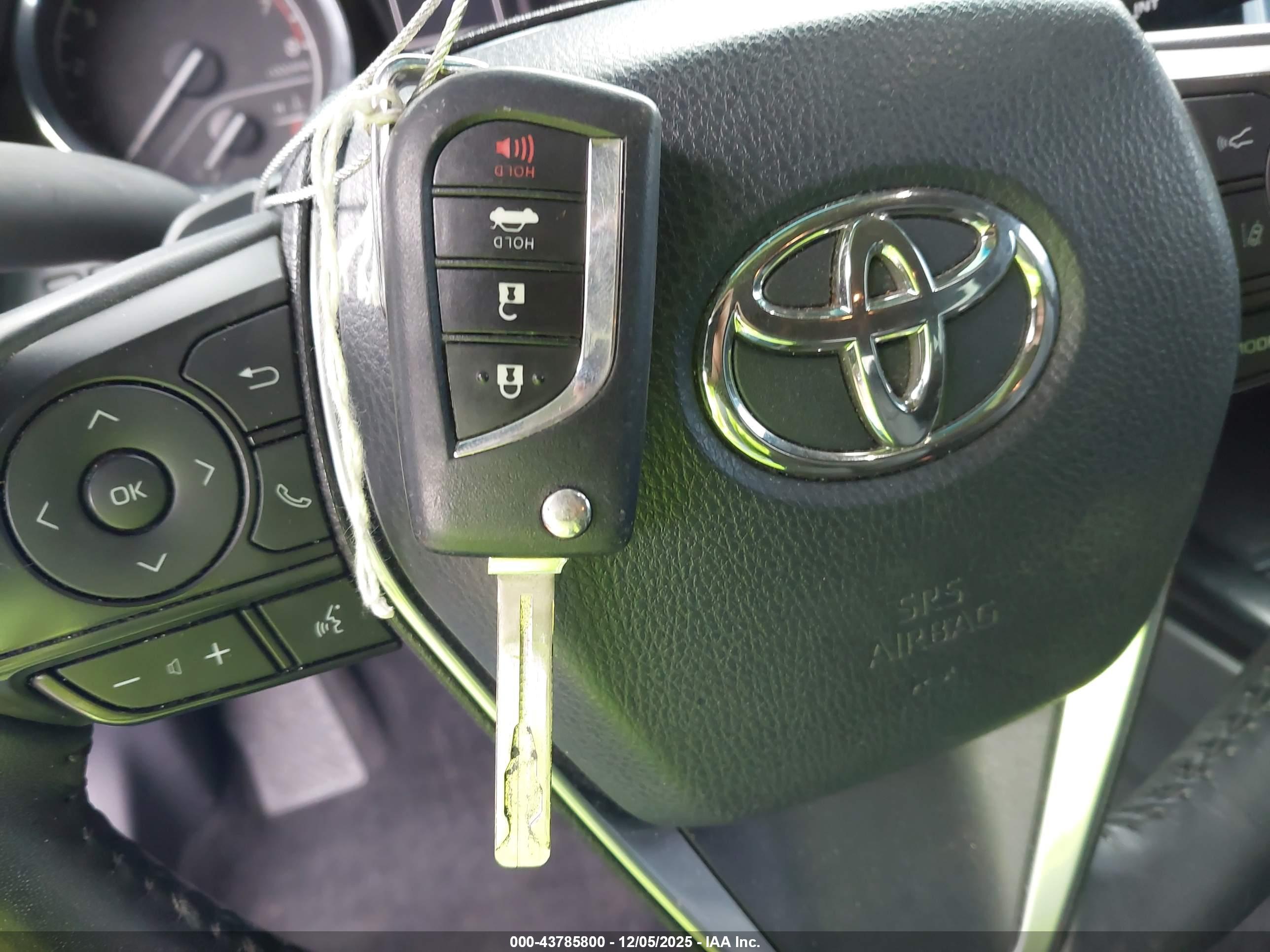TOYOTA CAMRY image 11