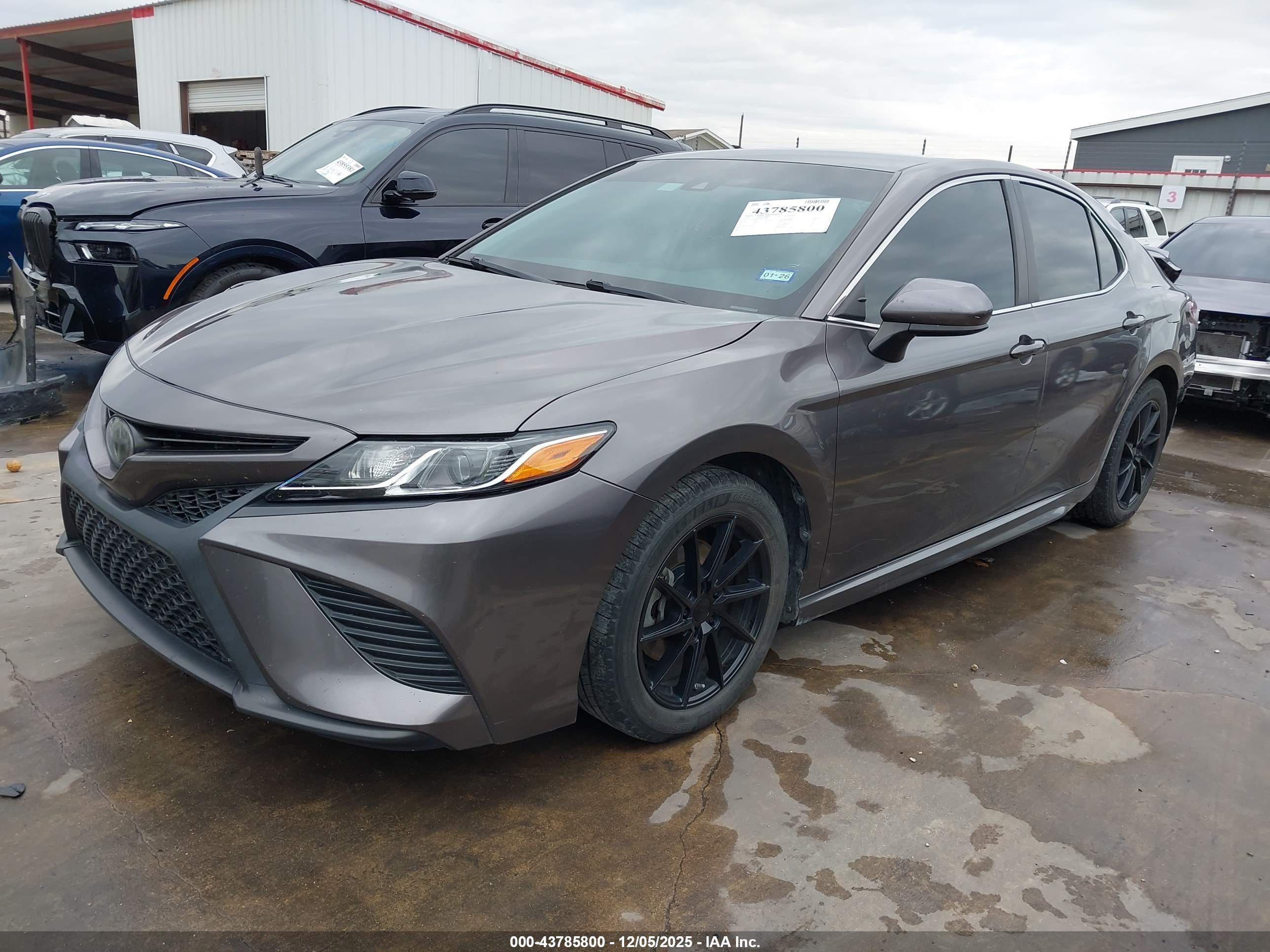 TOYOTA CAMRY image 2