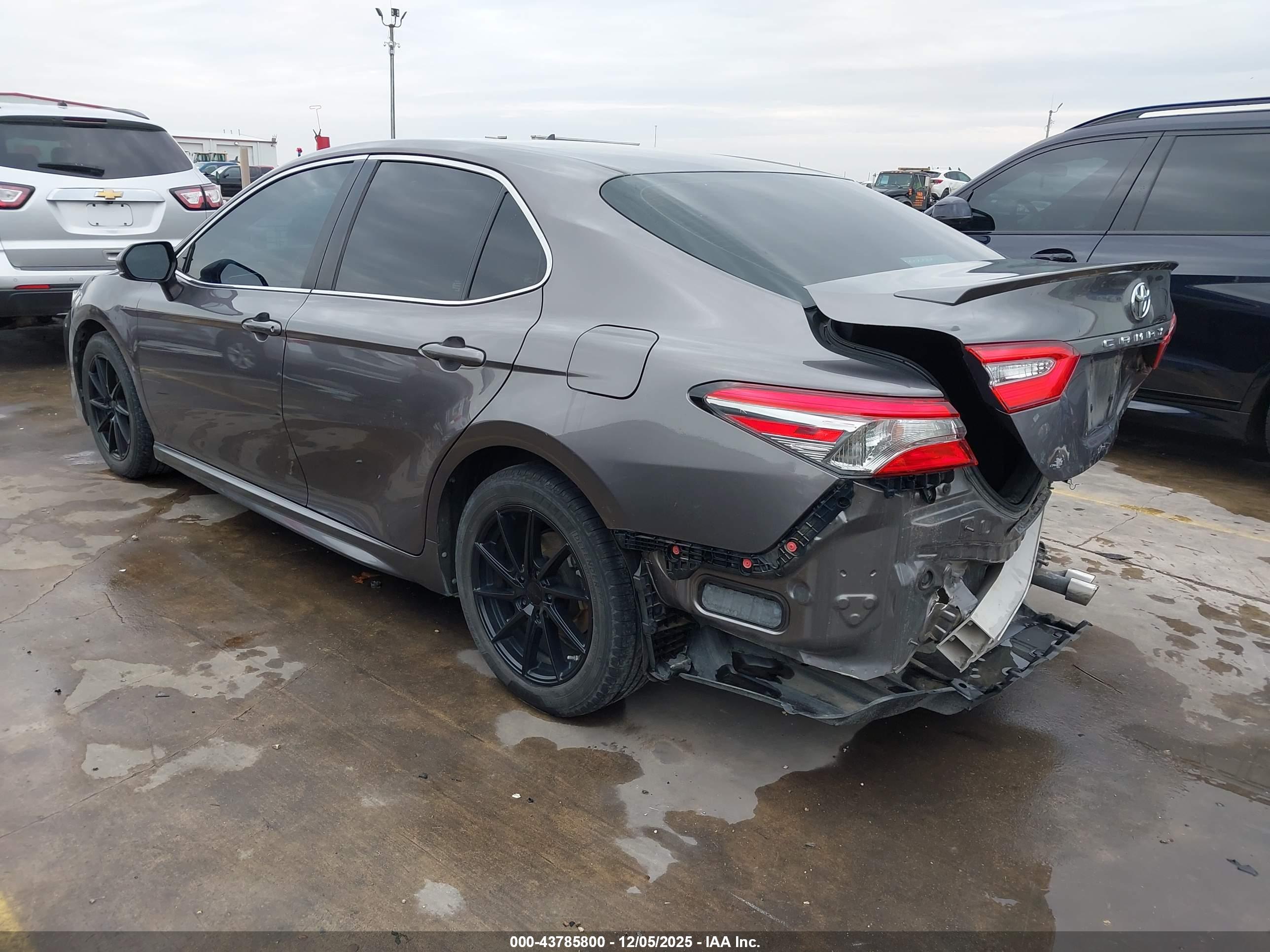 TOYOTA CAMRY image 3