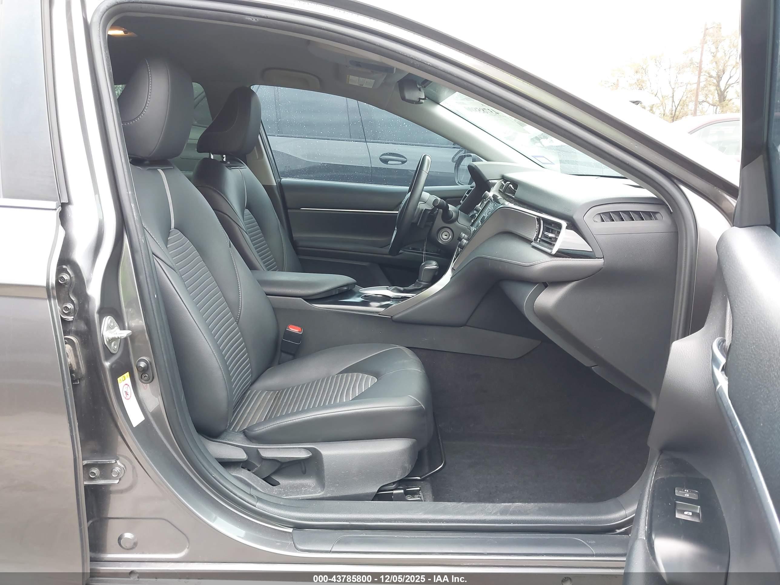 TOYOTA CAMRY image 5