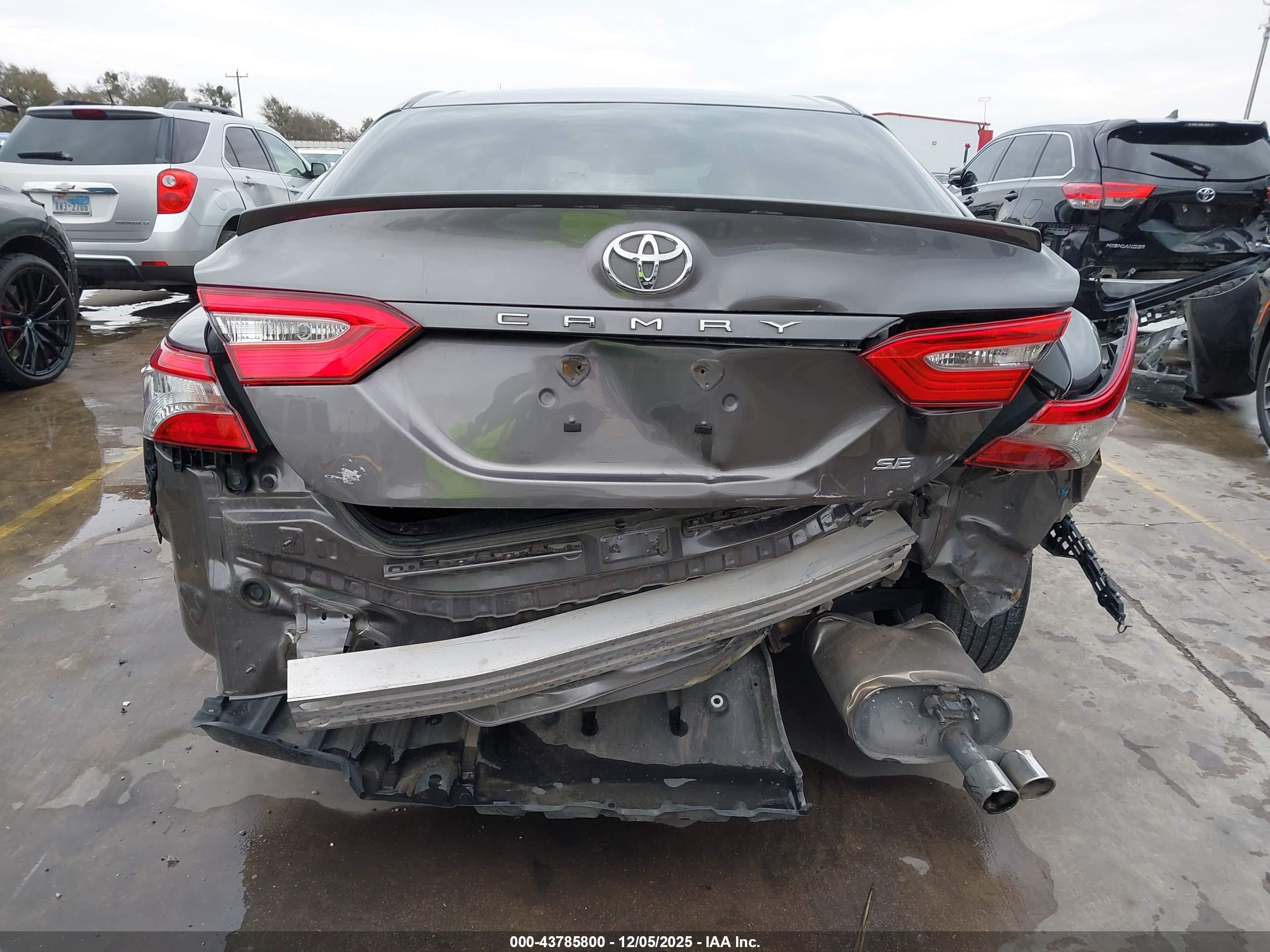 TOYOTA CAMRY image 6
