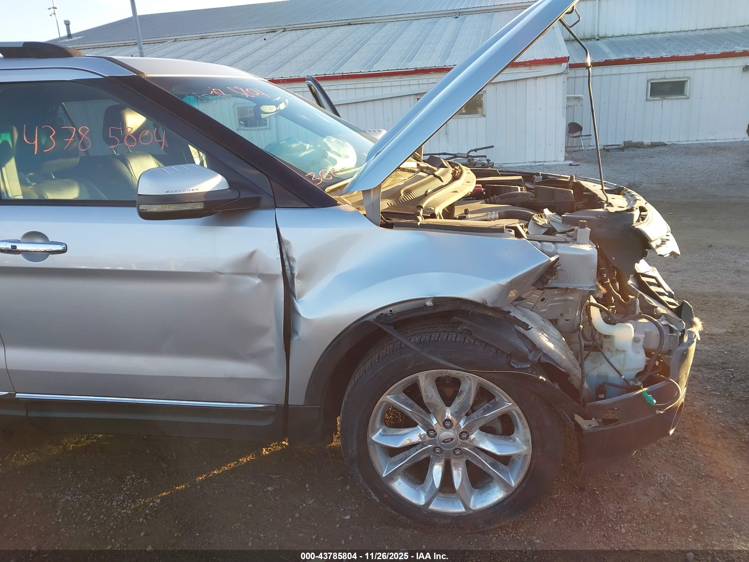FORD EXPLORER image 6