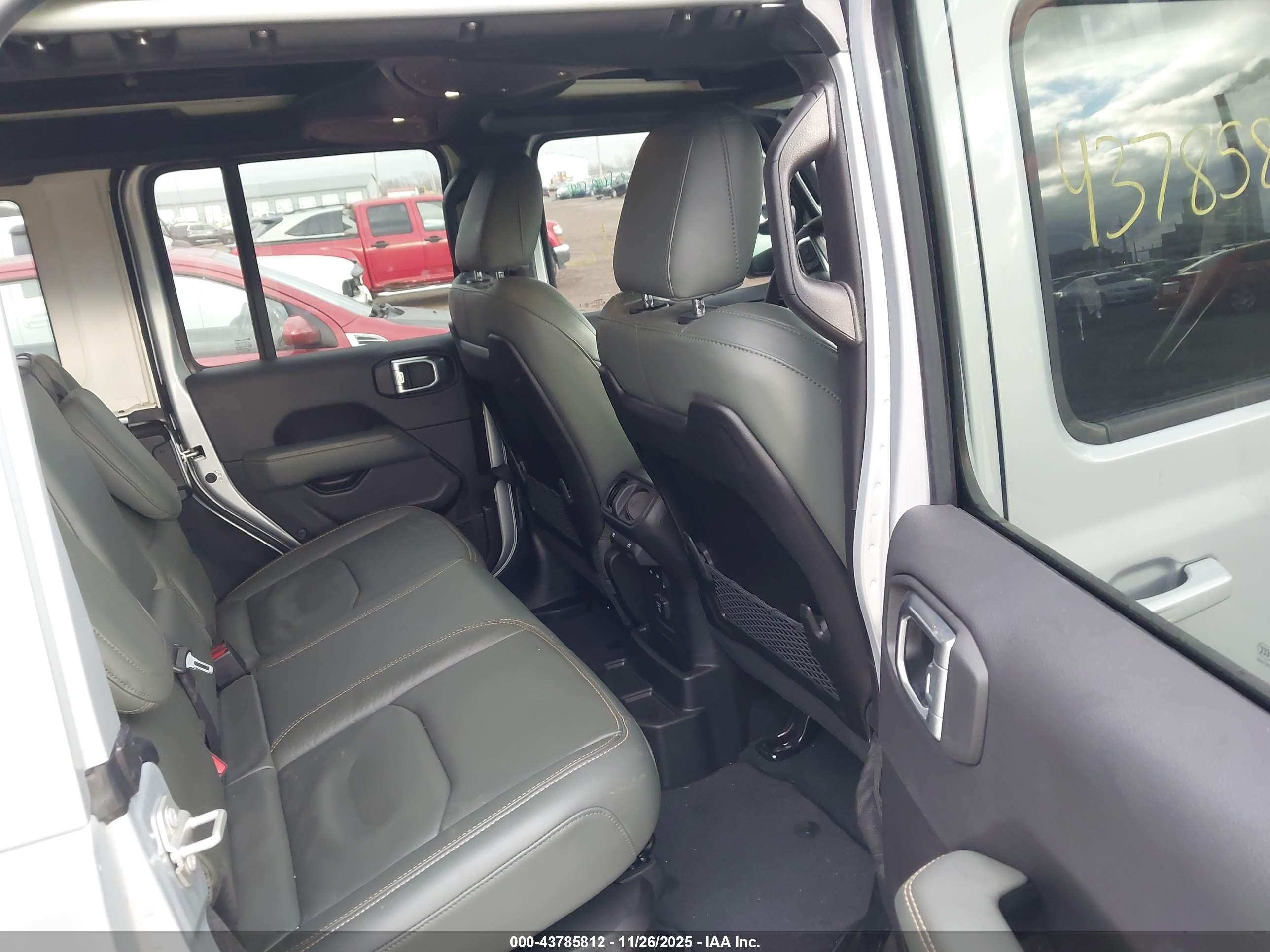 JEEP WRANGLER image 8