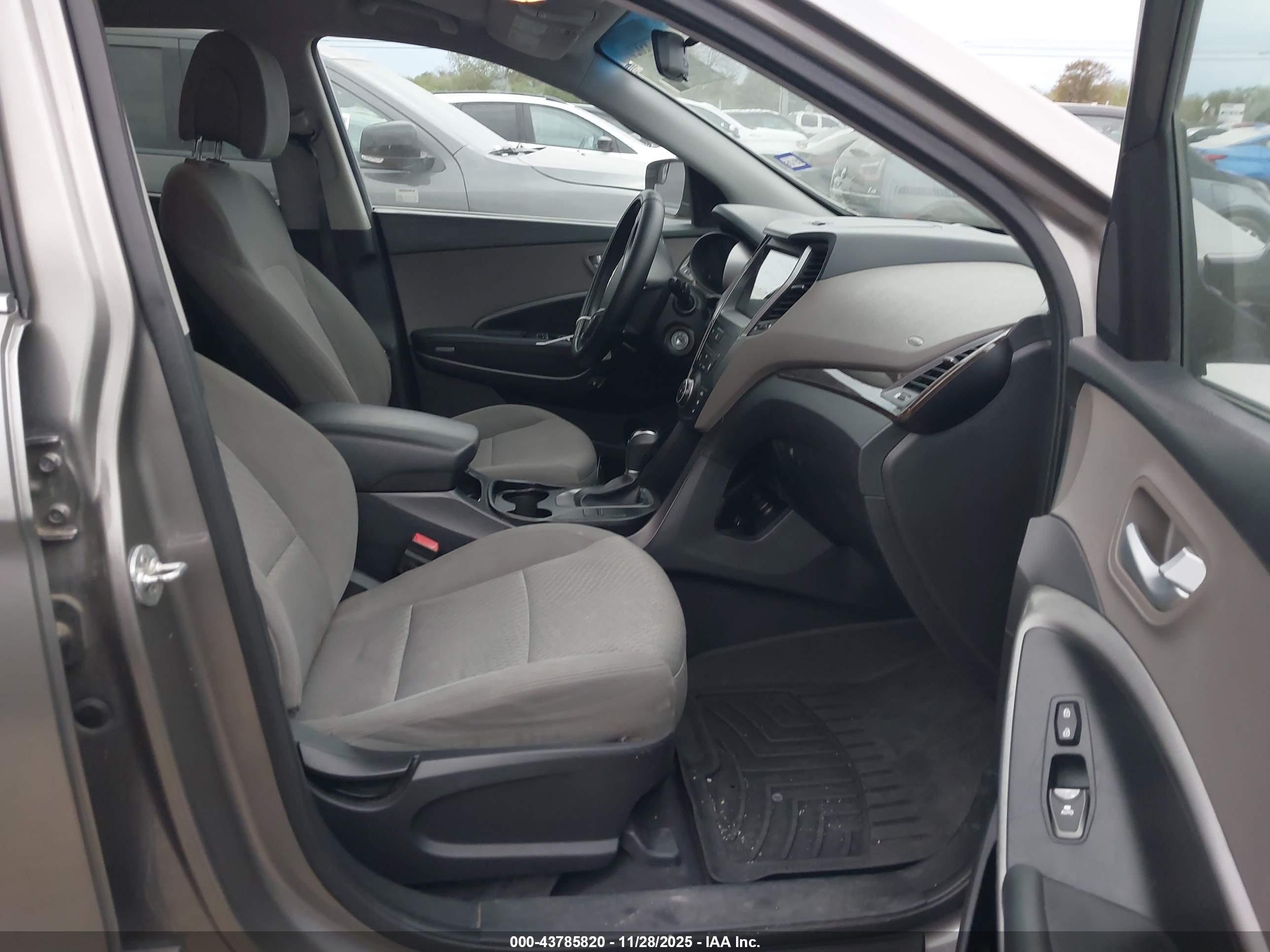HYUNDAI SANTA image 5
