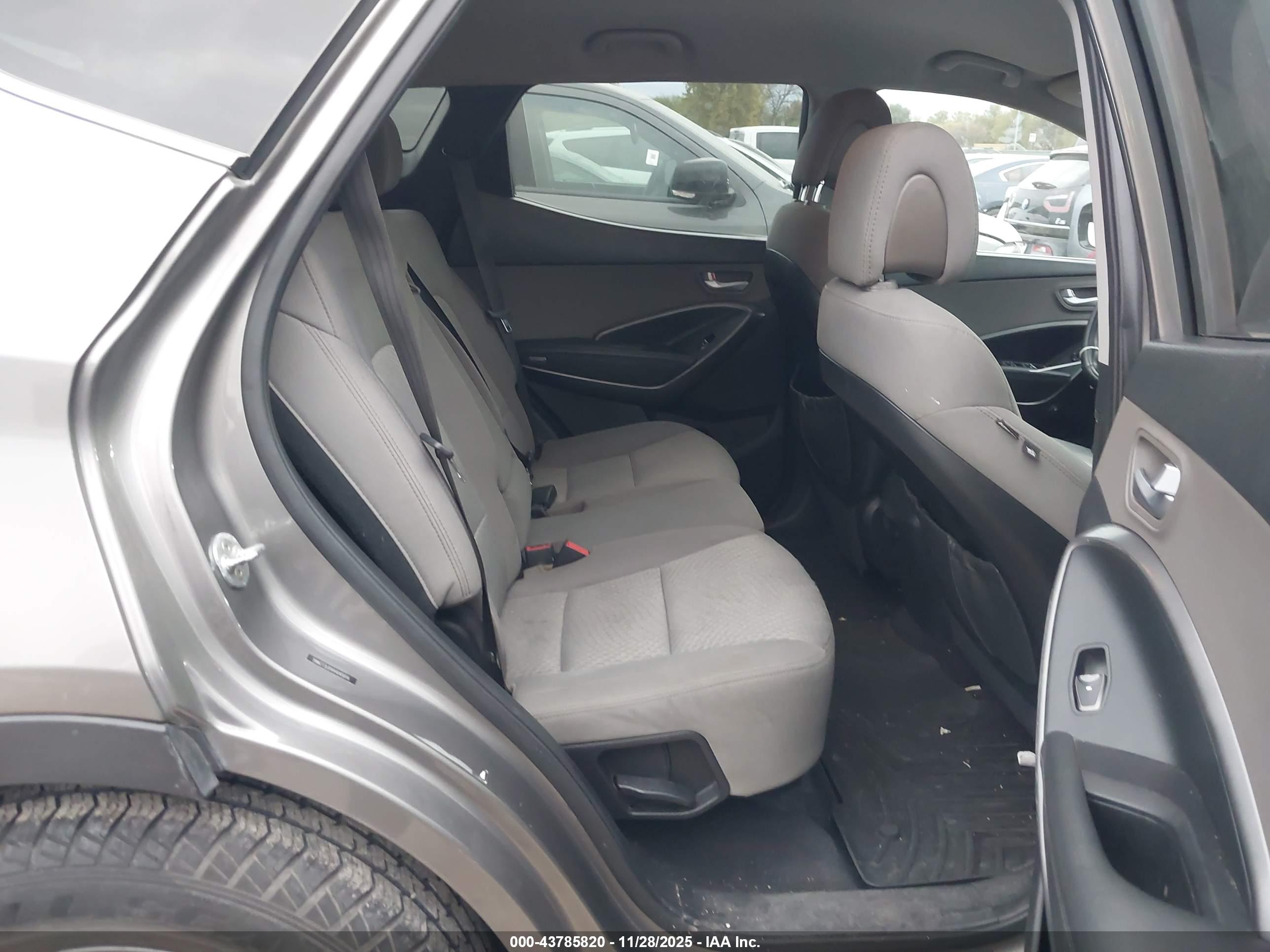 HYUNDAI SANTA image 8