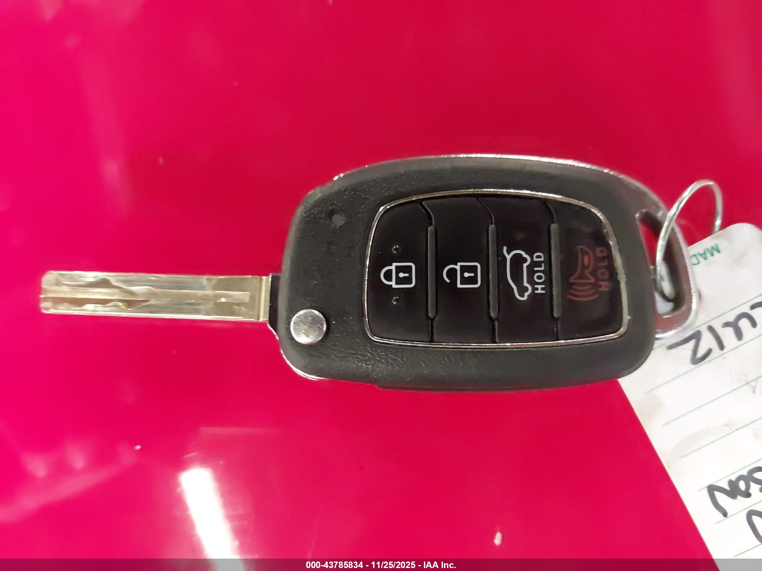 HYUNDAI TUCSON image 11