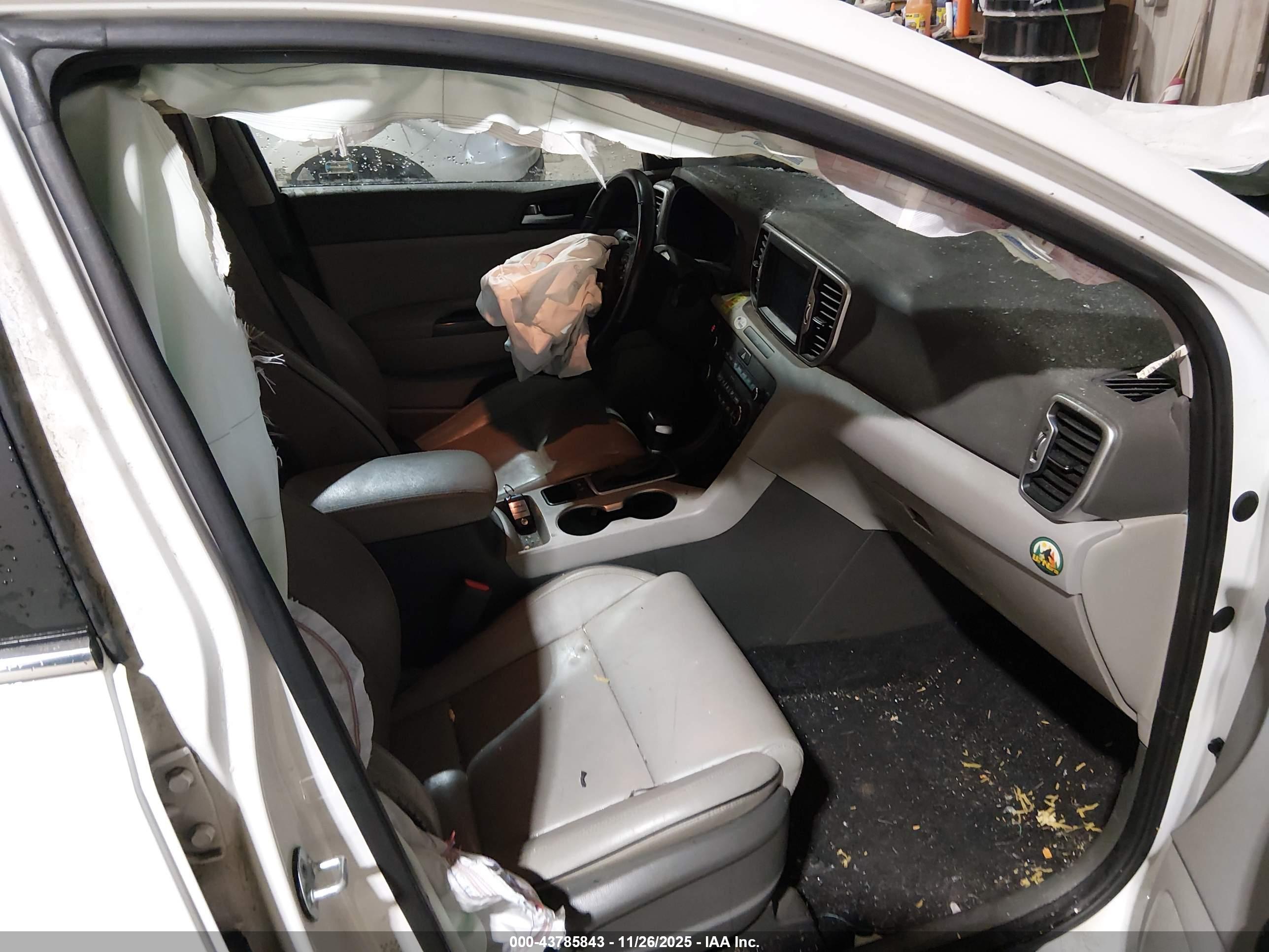 KIA SPORTAGE image 5