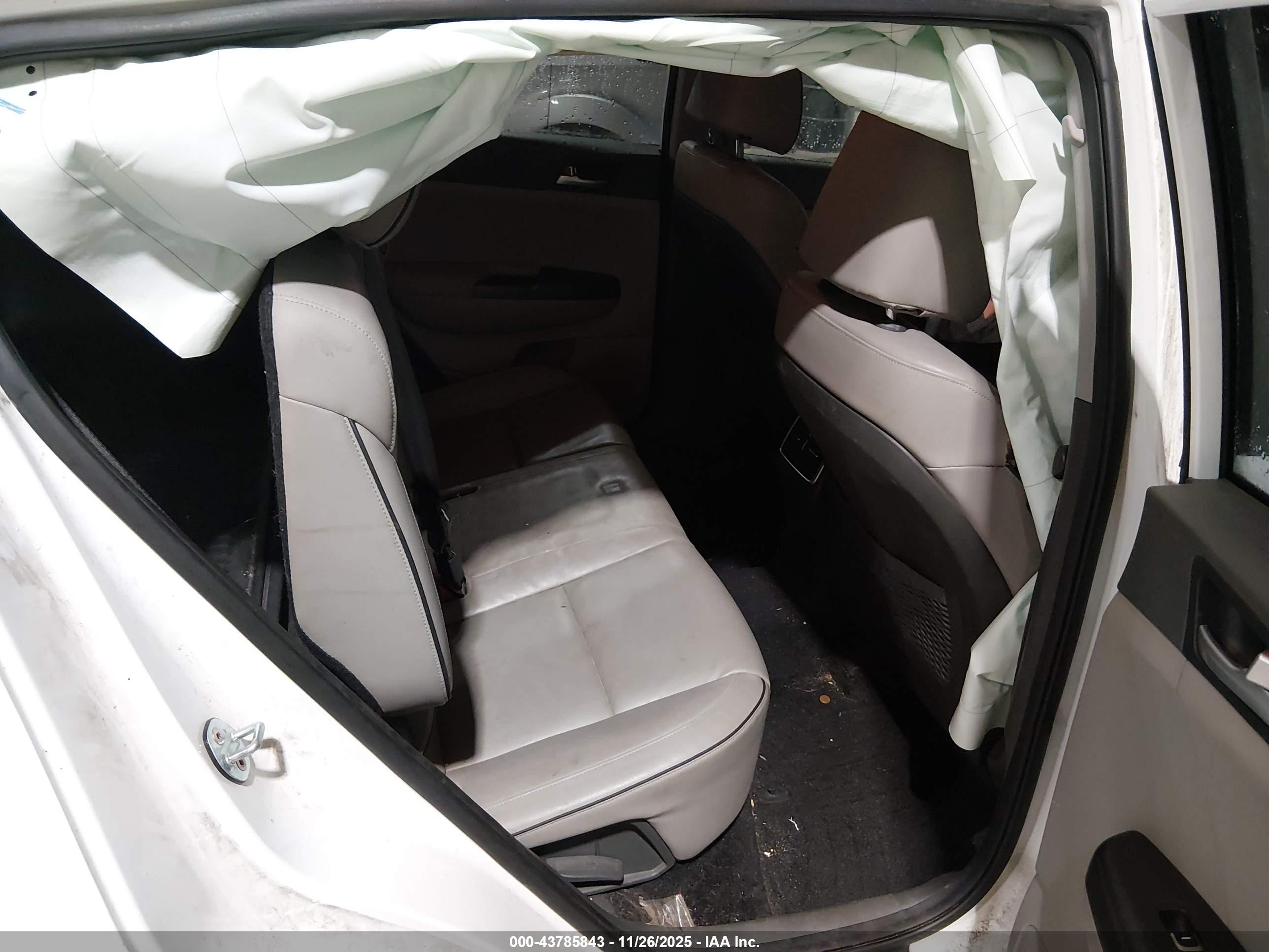 KIA SPORTAGE image 8