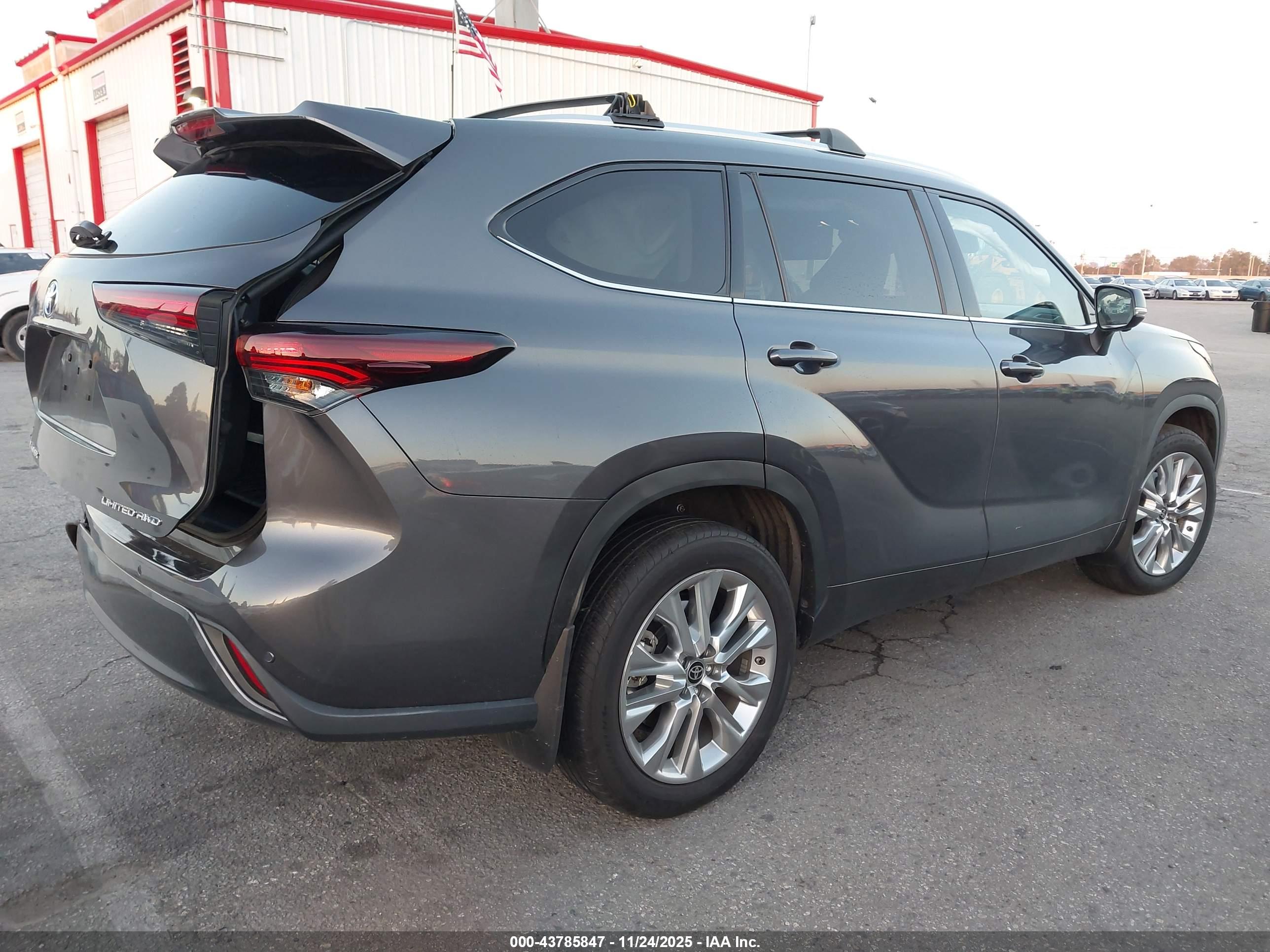 TOYOTA HIGHLANDER image 4