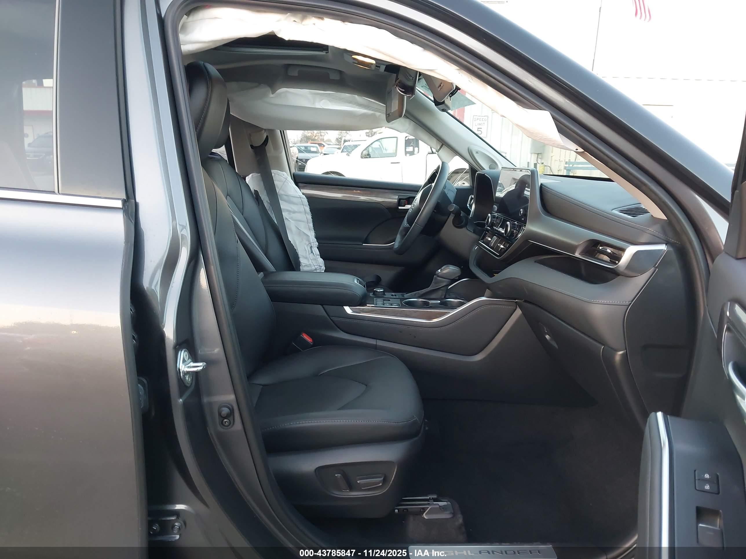TOYOTA HIGHLANDER image 5