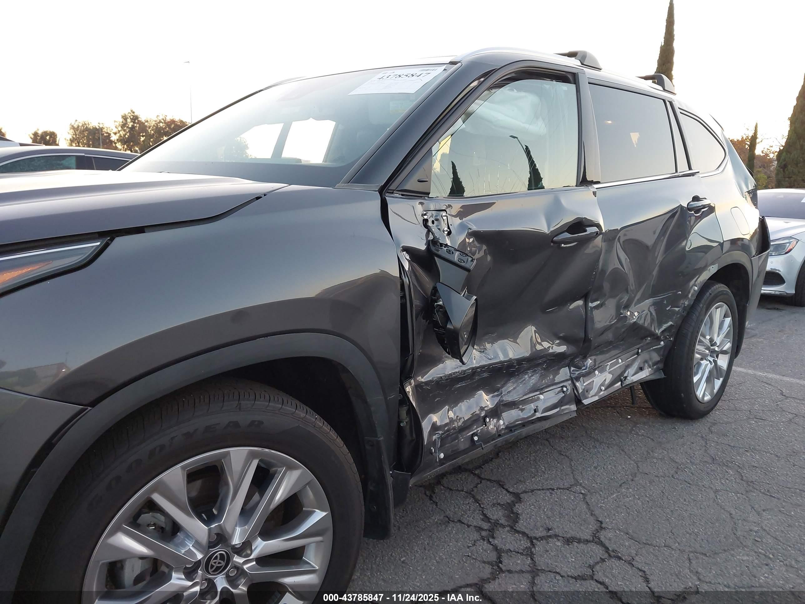 TOYOTA HIGHLANDER image 6