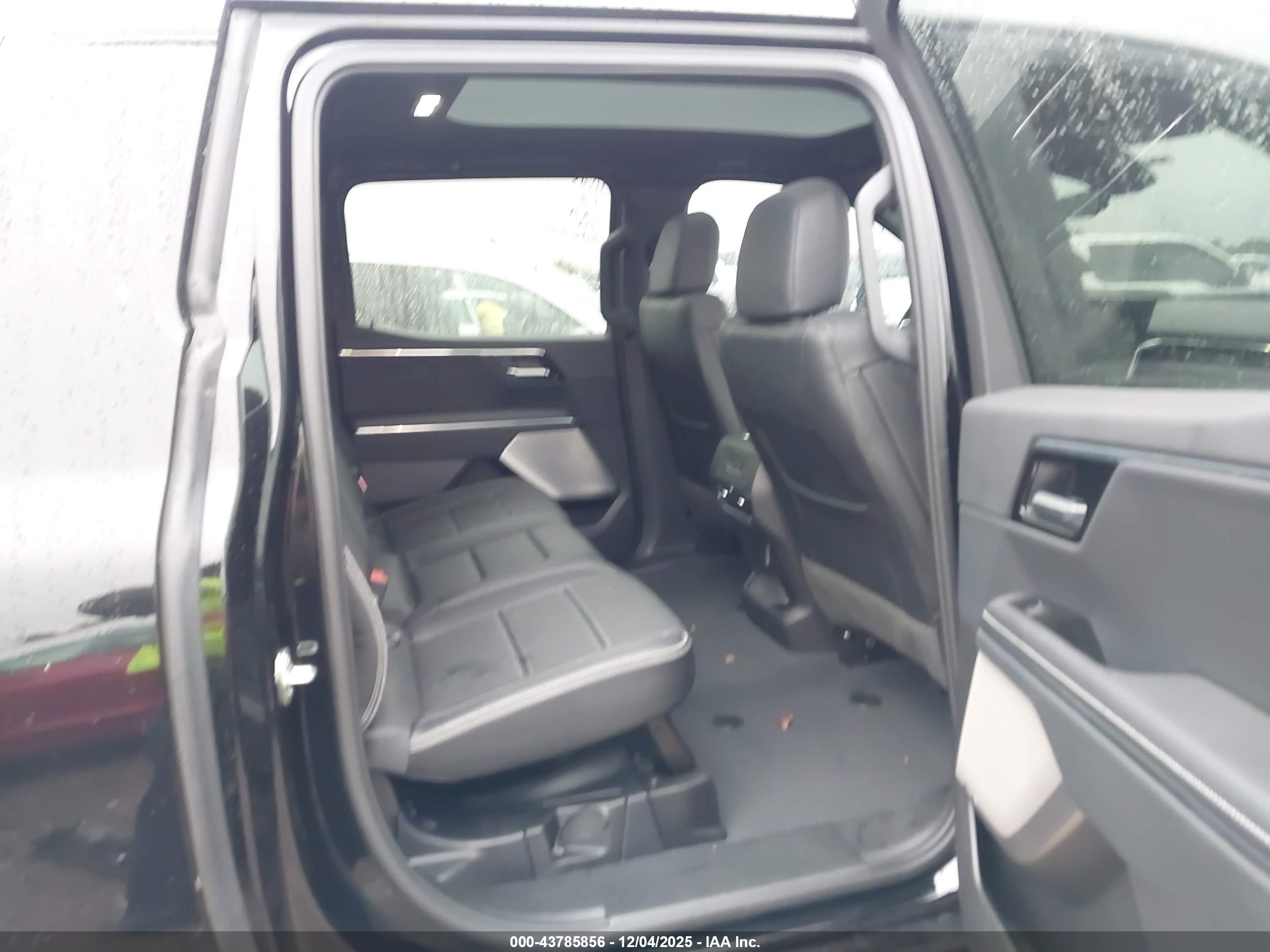 GMC SIERRA image 8