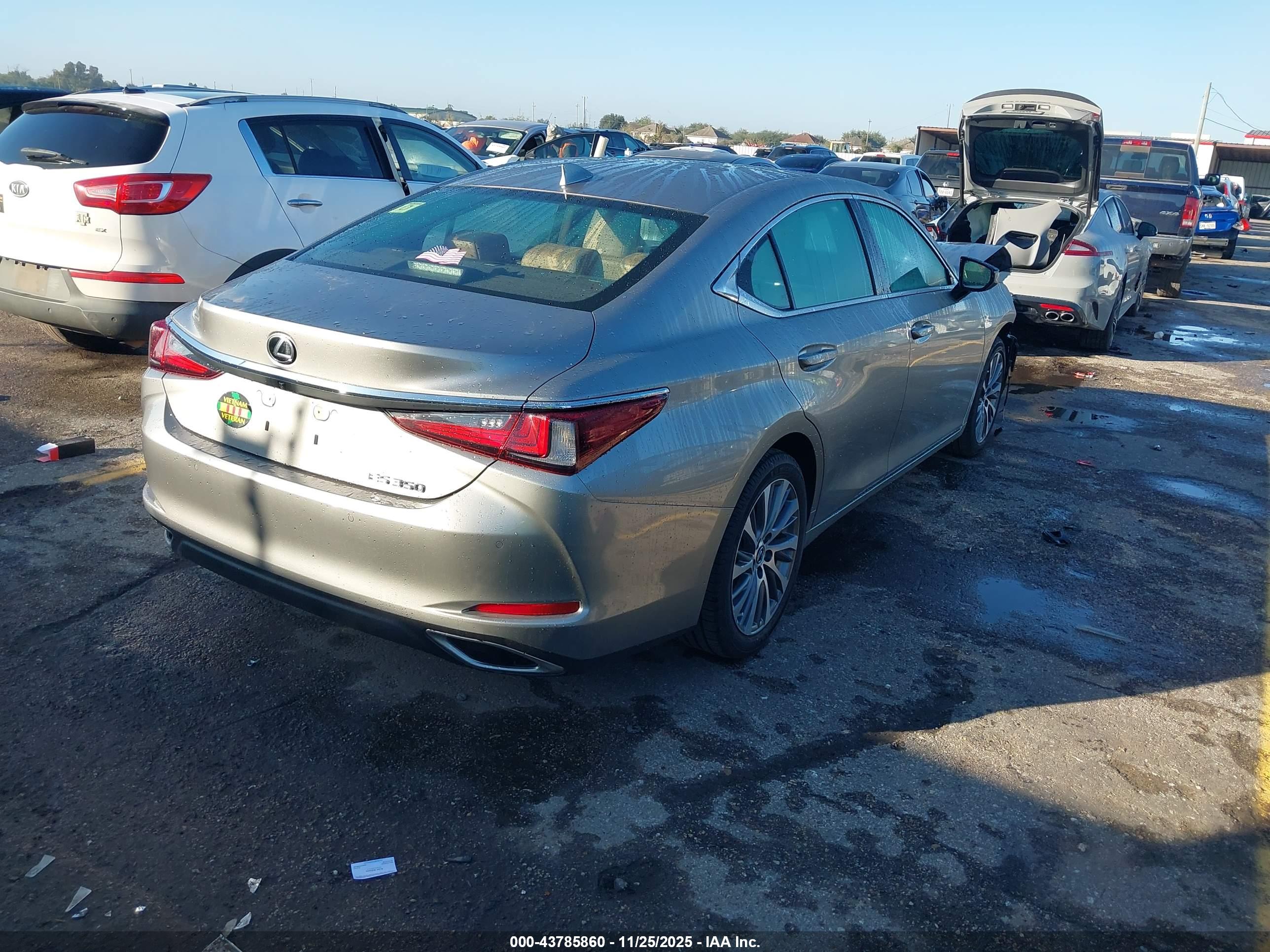 LEXUS ES image 4