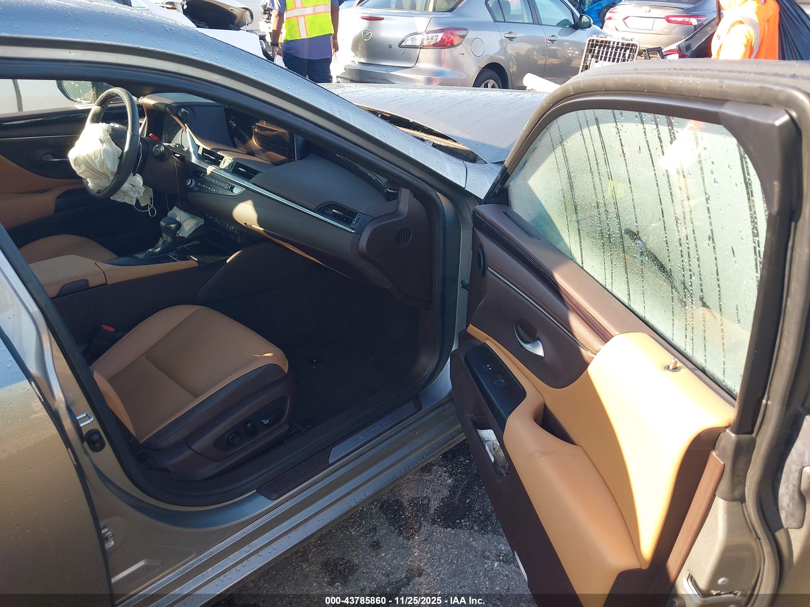 LEXUS ES image 5