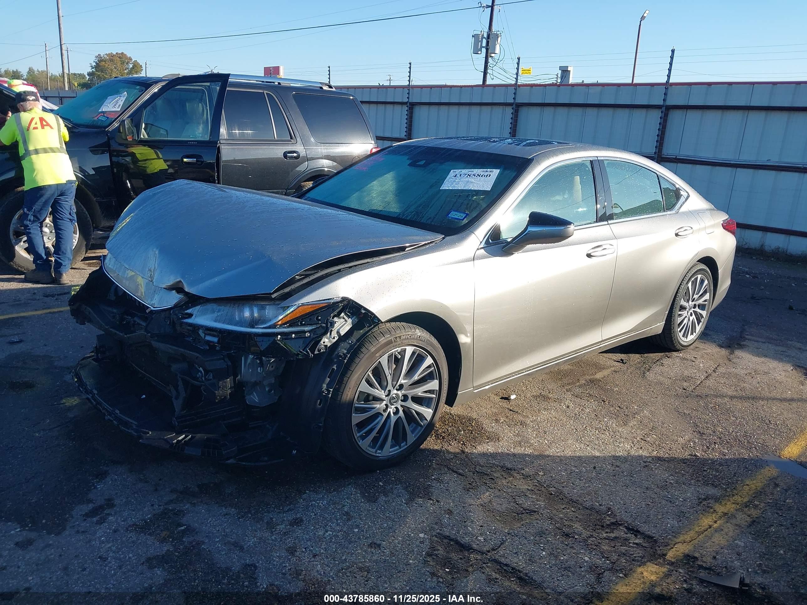 LEXUS ES image 6