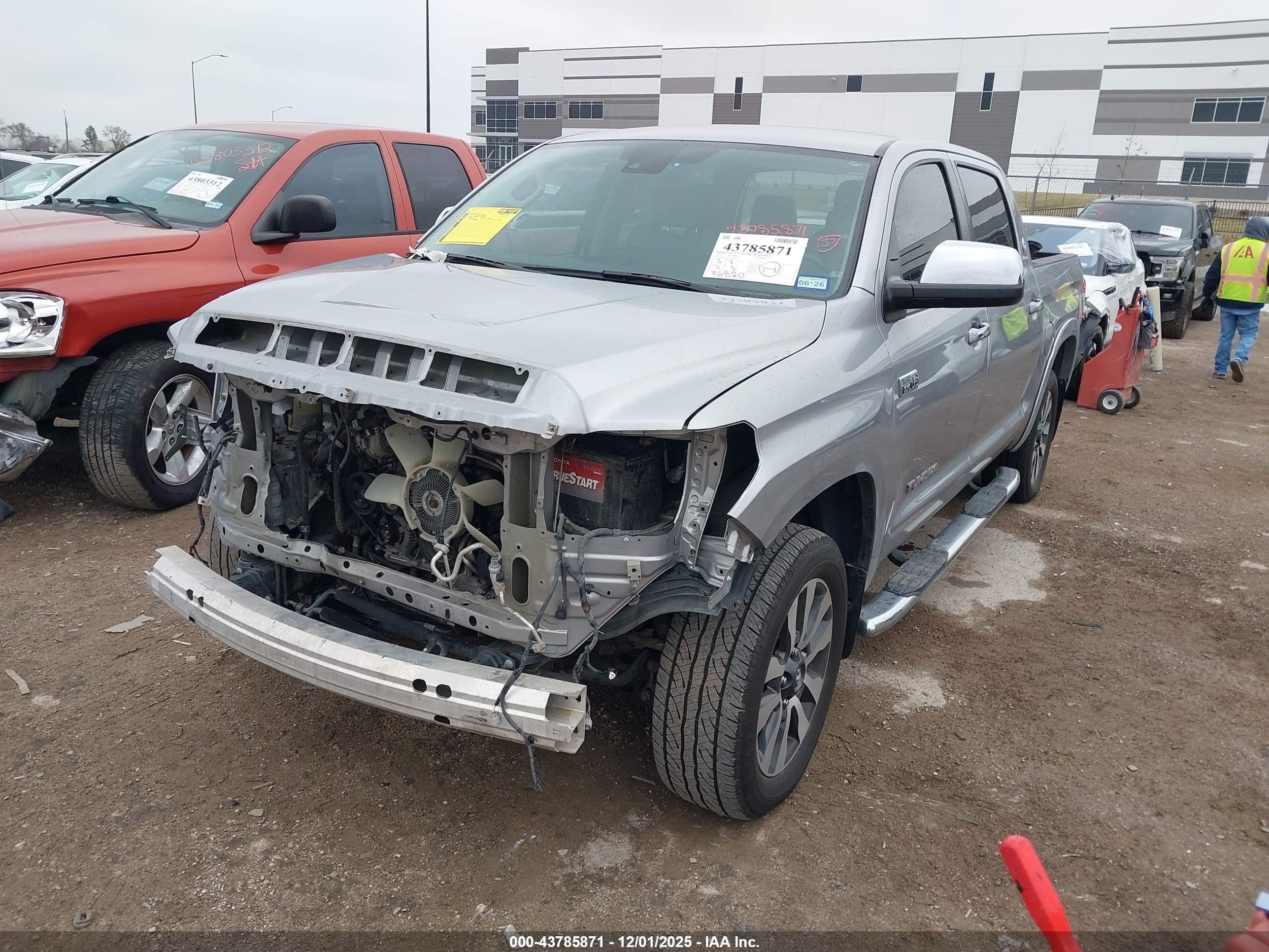 TOYOTA TUNDRA image 2