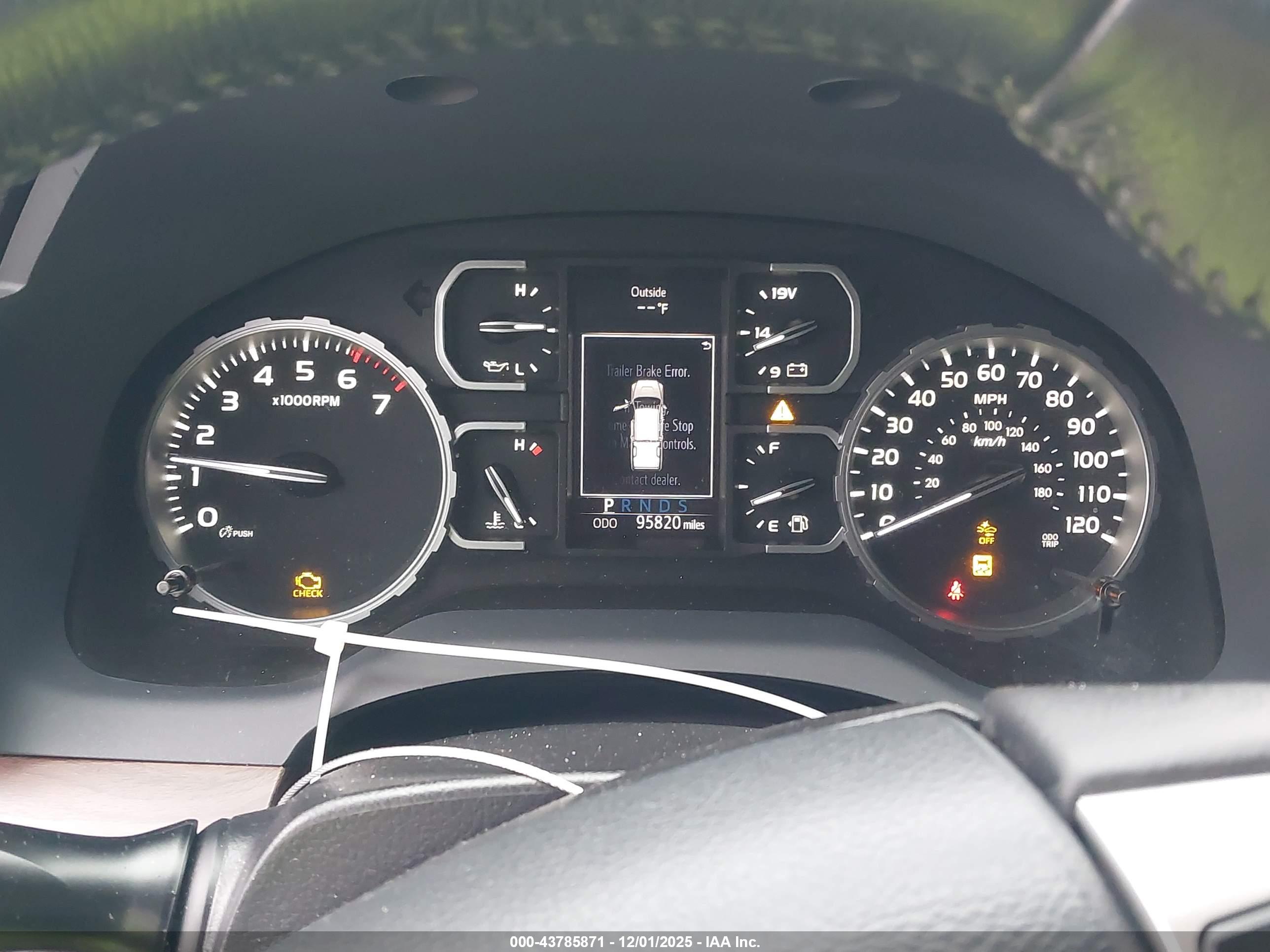 TOYOTA TUNDRA image 7