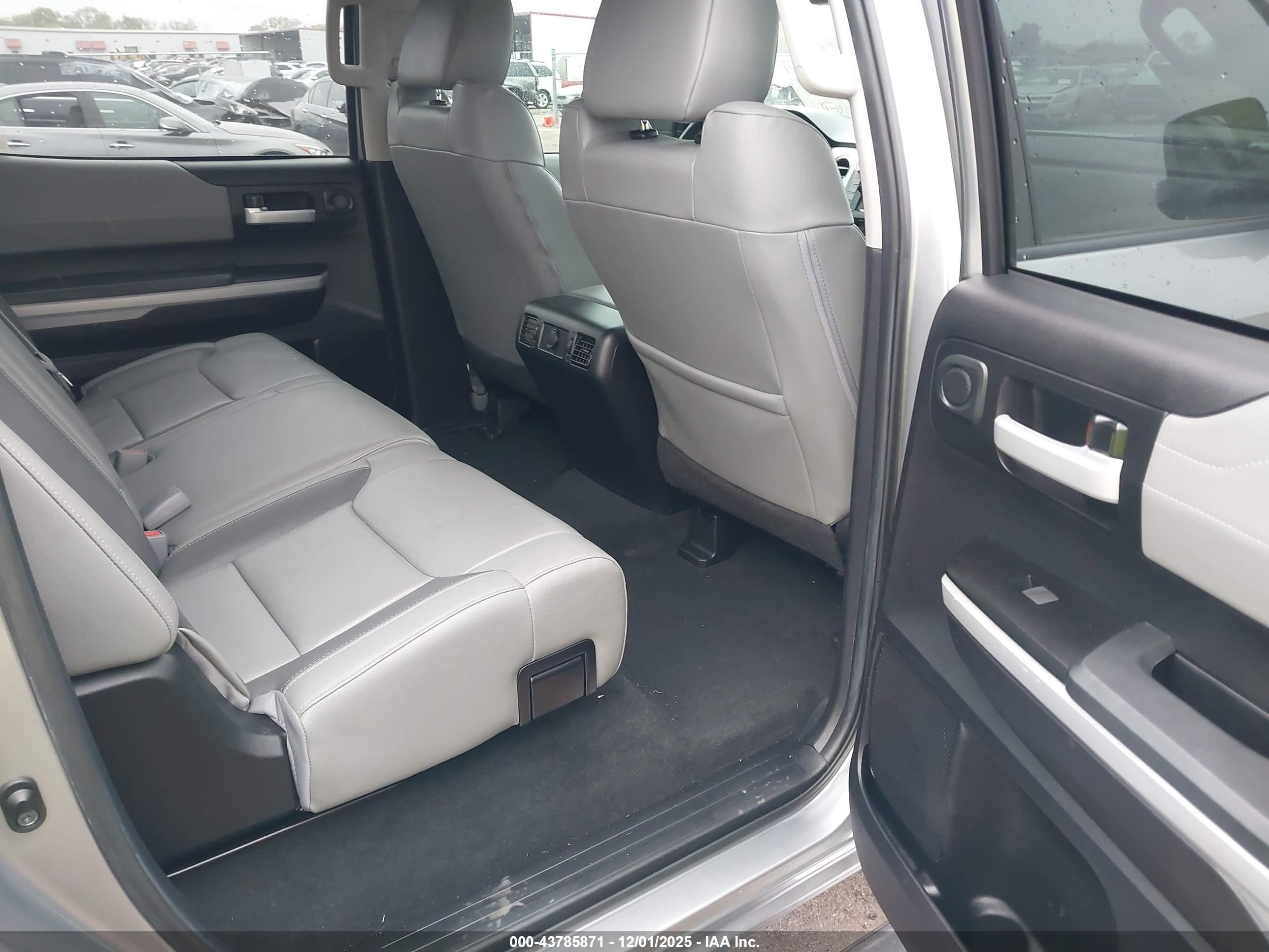 TOYOTA TUNDRA image 8