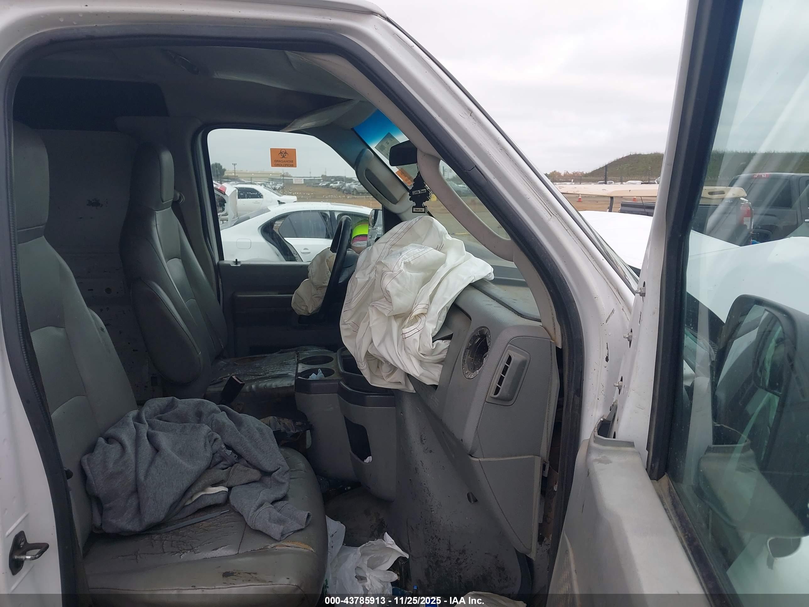 FORD E-250 image 5