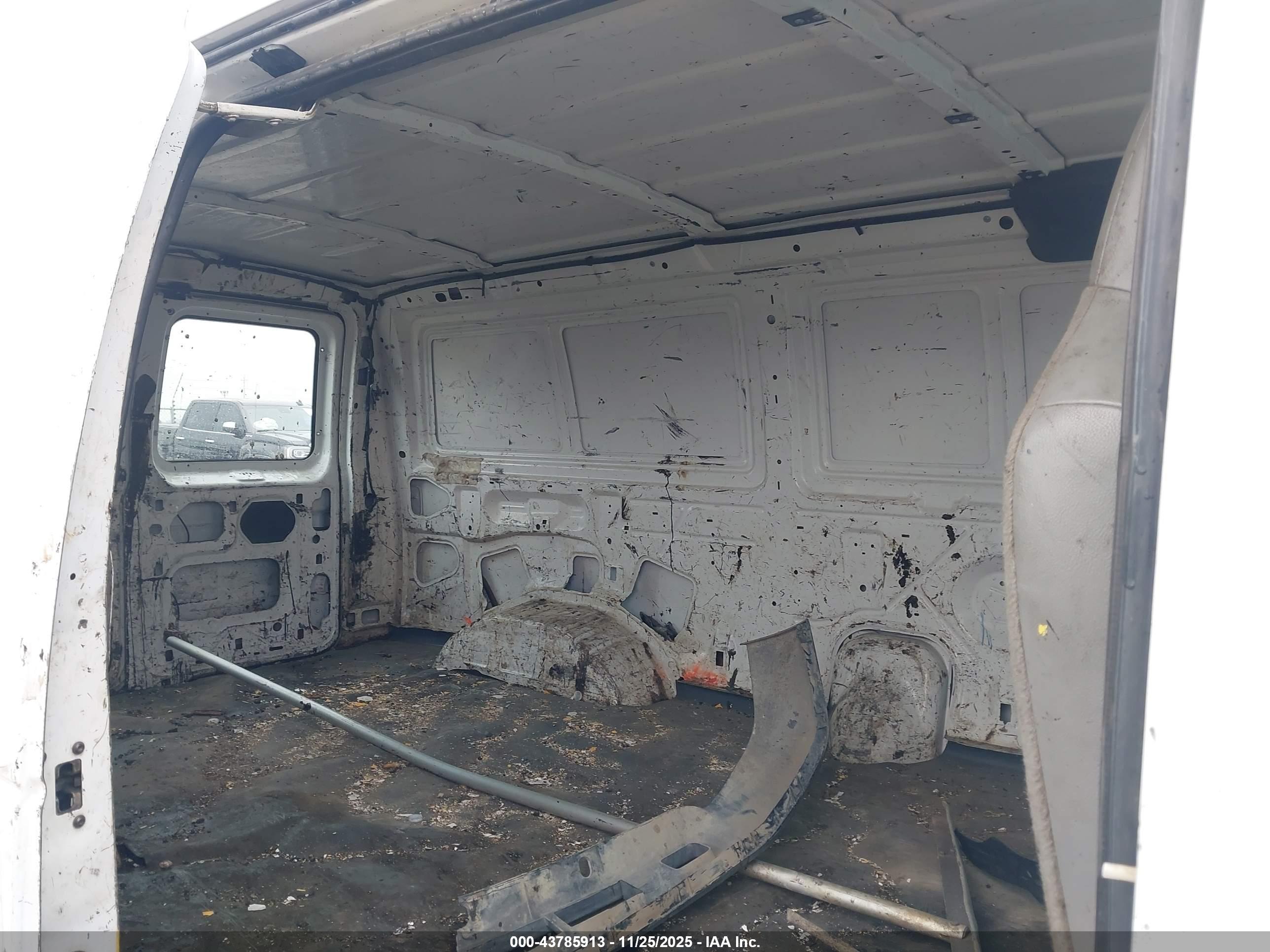 FORD E-250 image 8