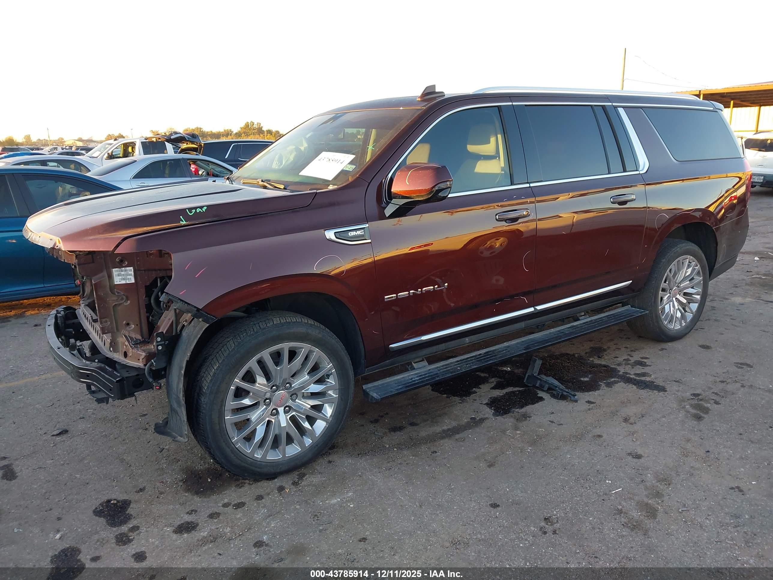 GMC YUKON image 2