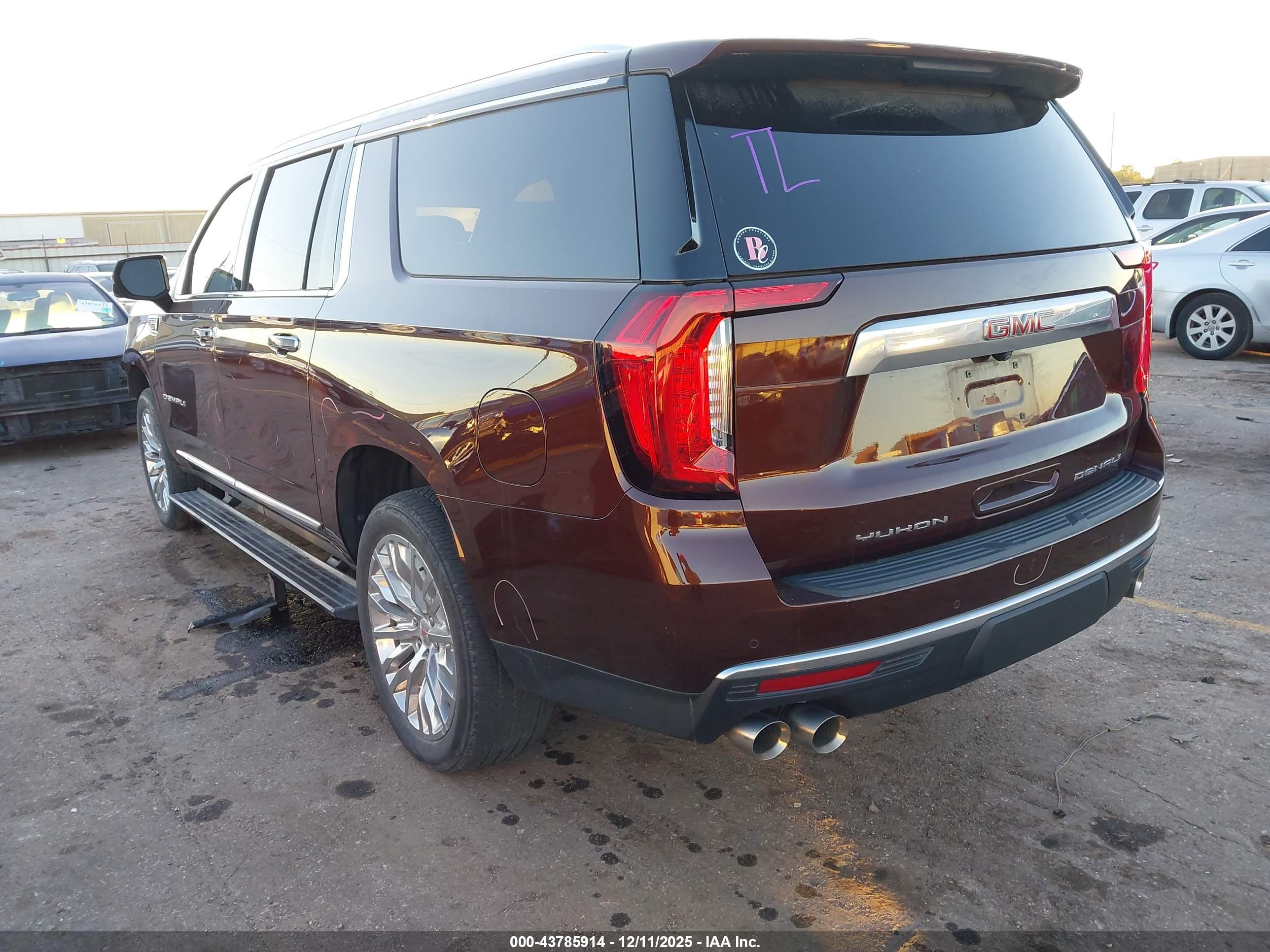 GMC YUKON image 3