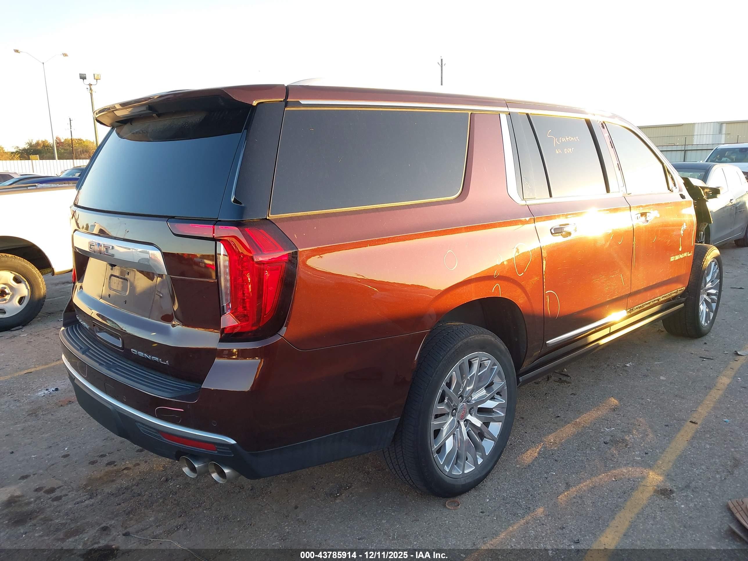 GMC YUKON image 4