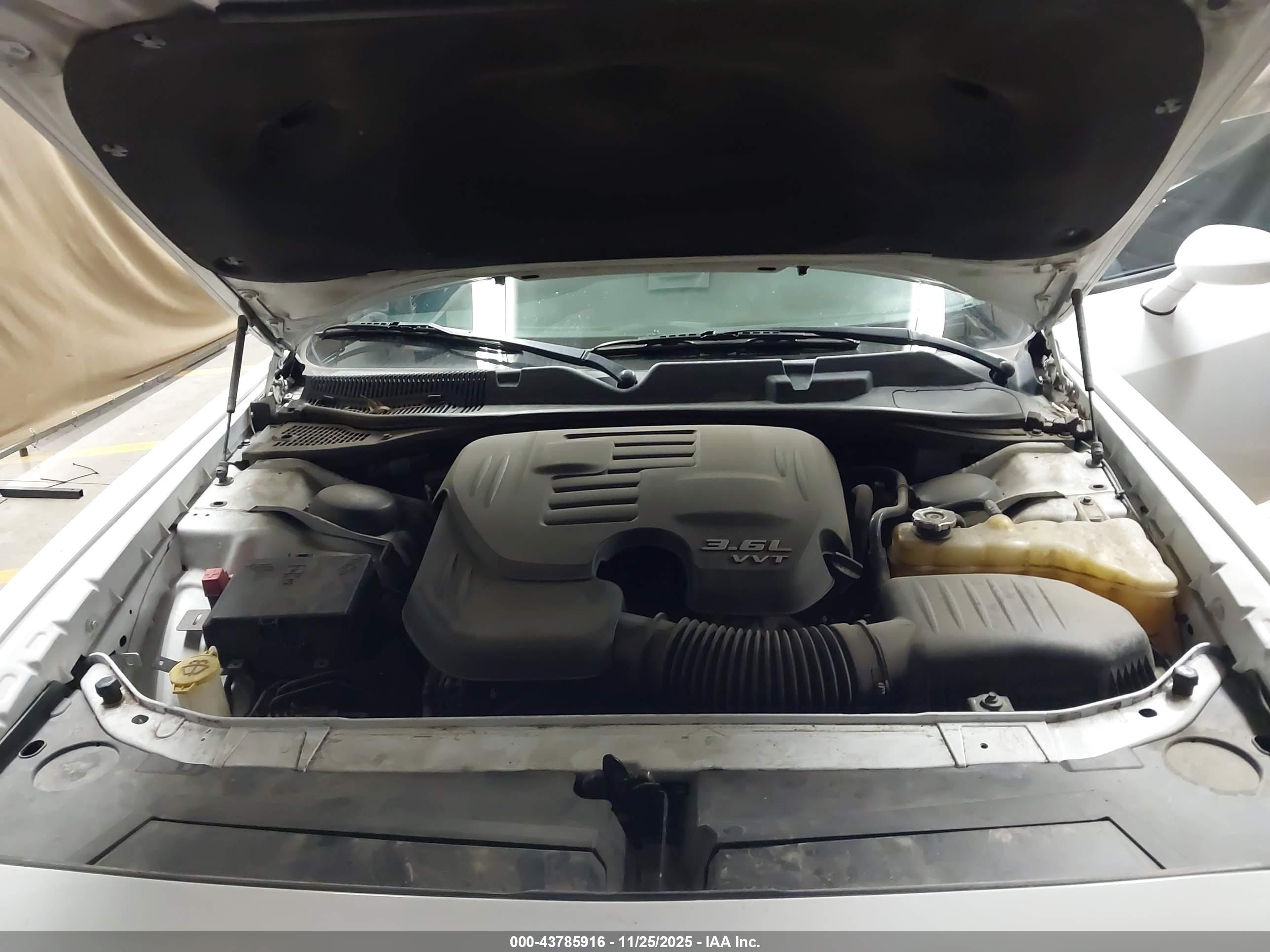 DODGE CHALLENGER image 10