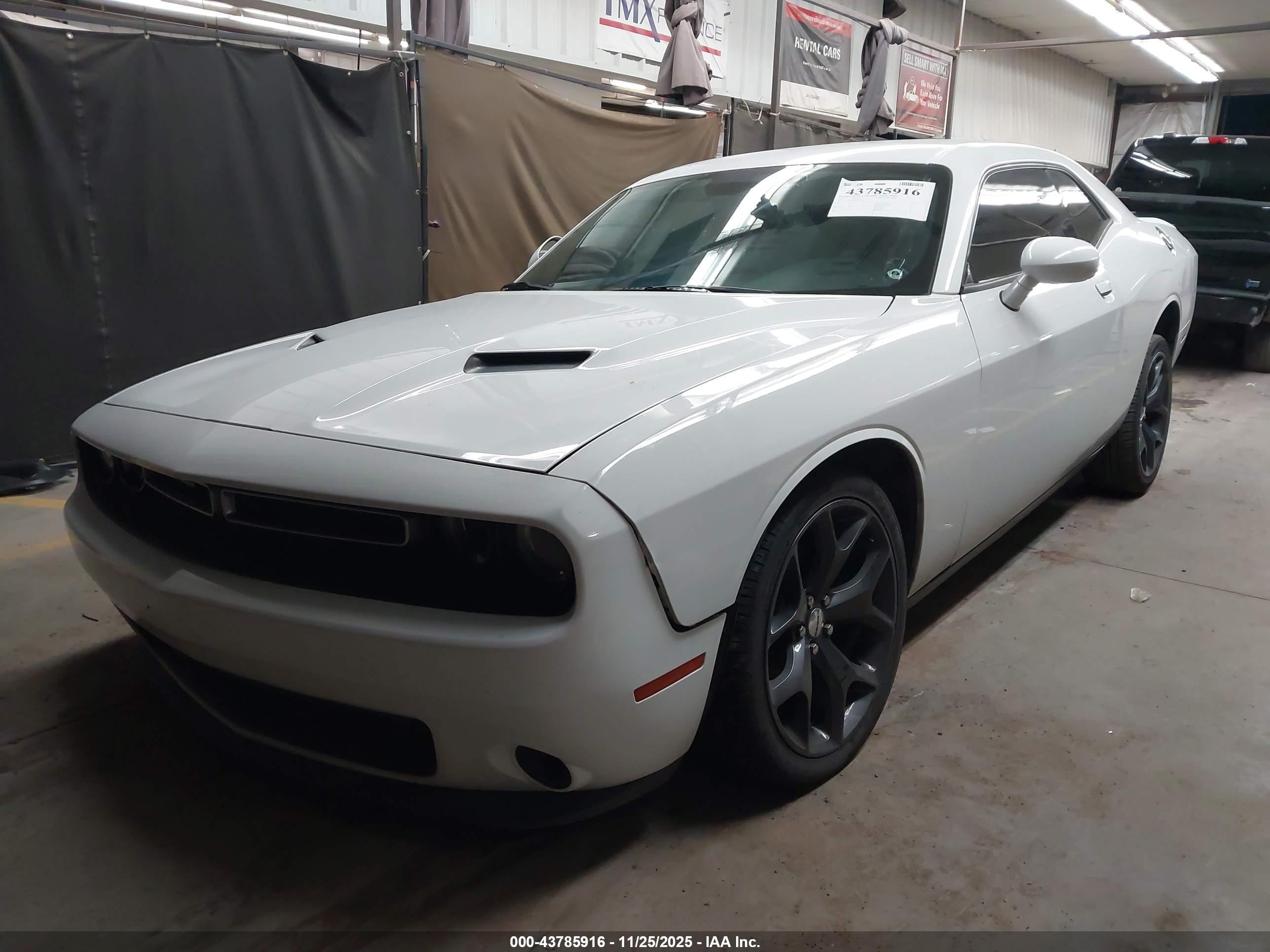 DODGE CHALLENGER image 2