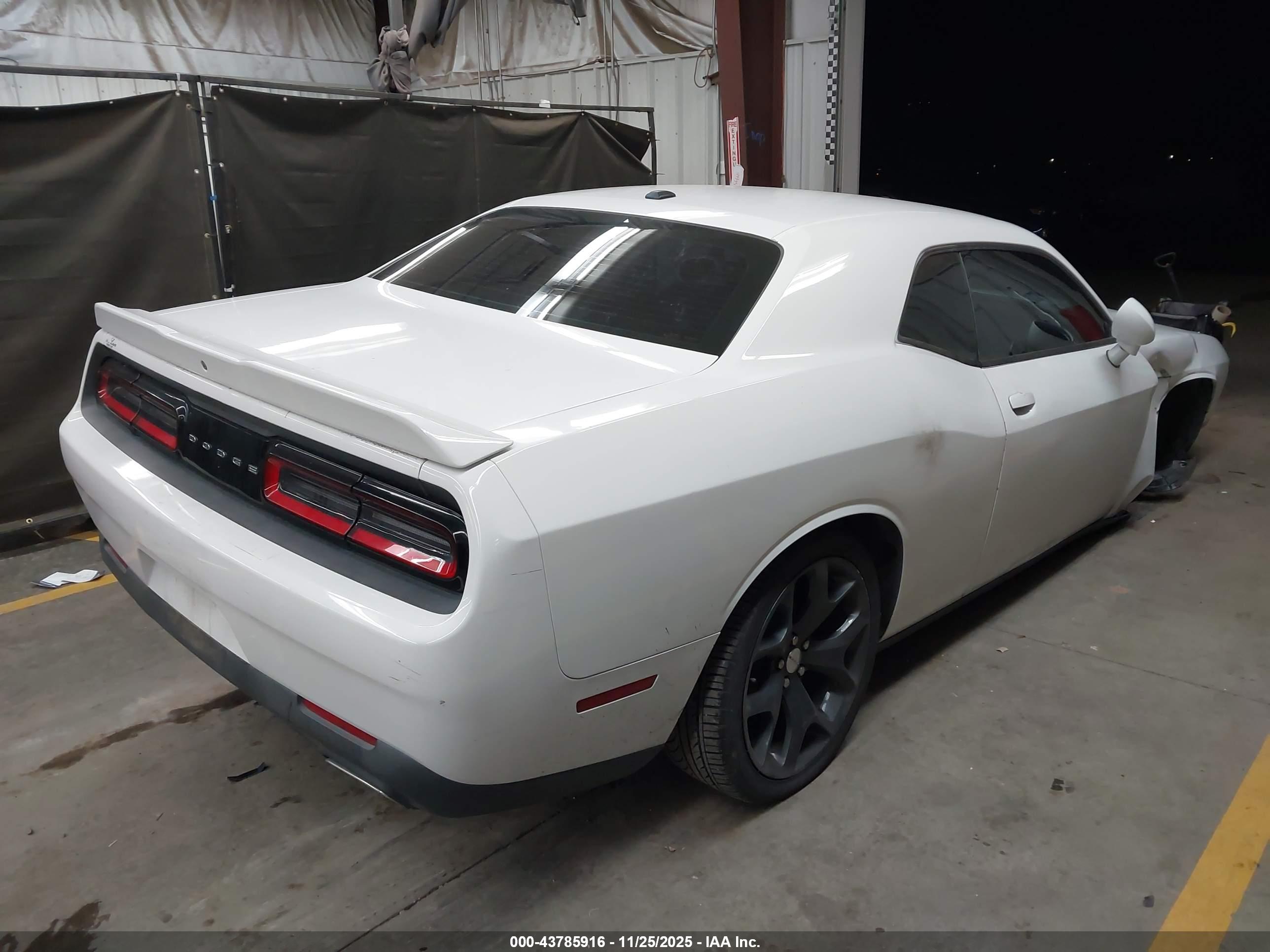DODGE CHALLENGER image 4
