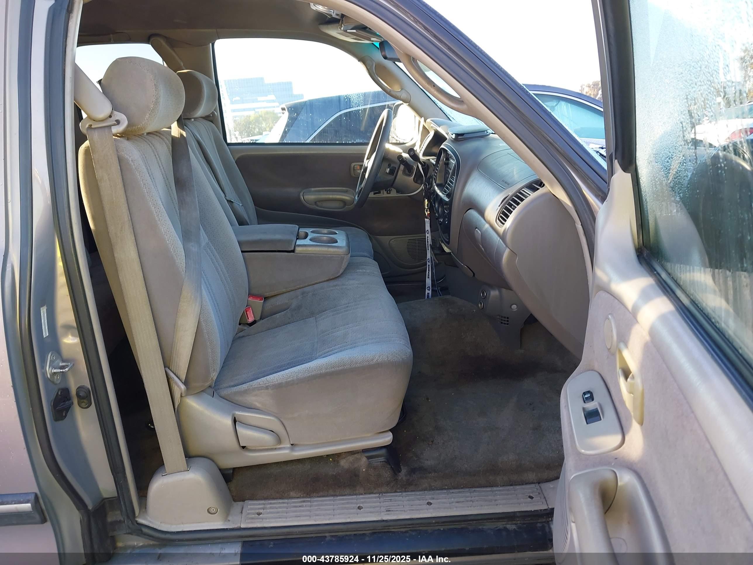 TOYOTA TUNDRA image 5