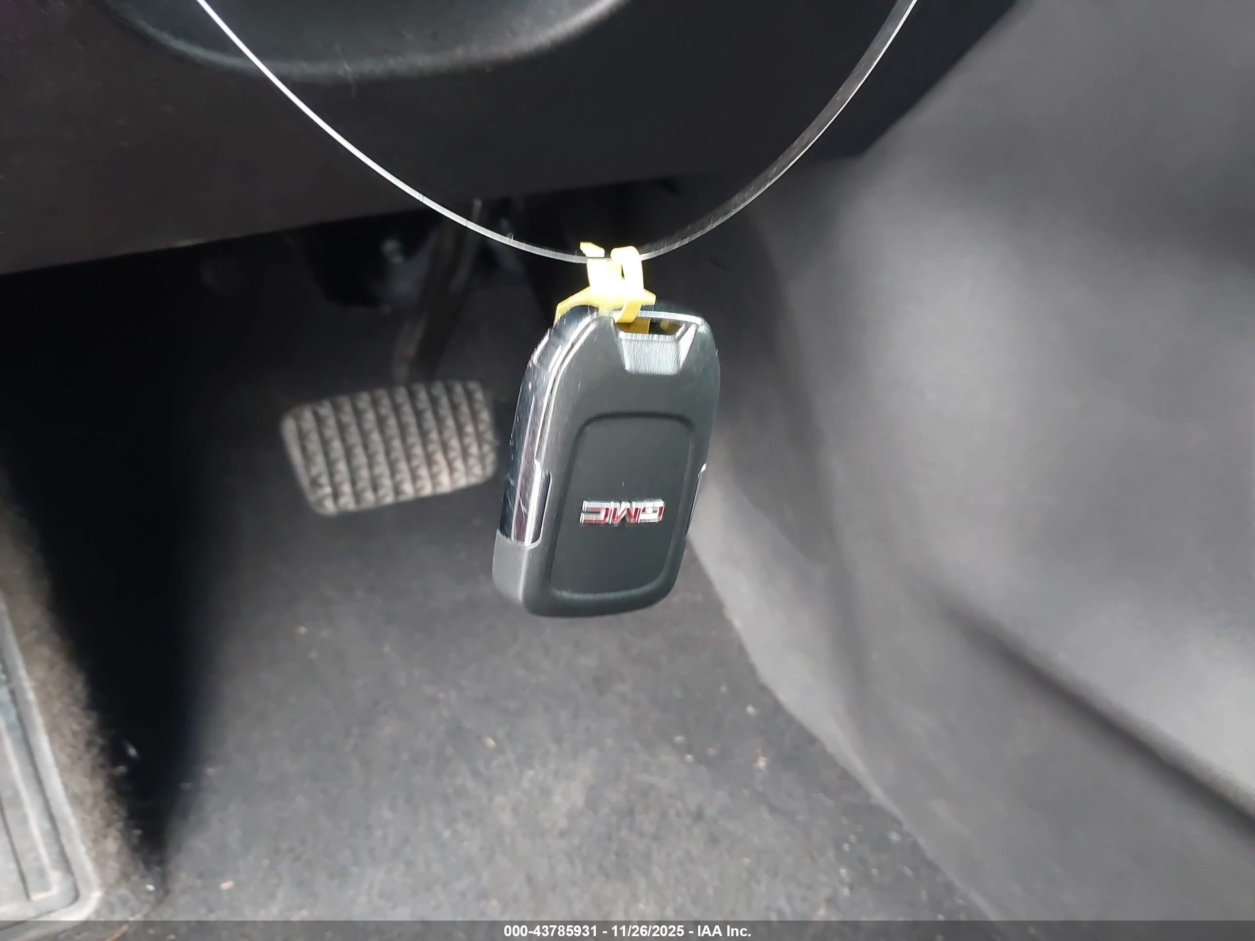 GMC TERRAIN image 11