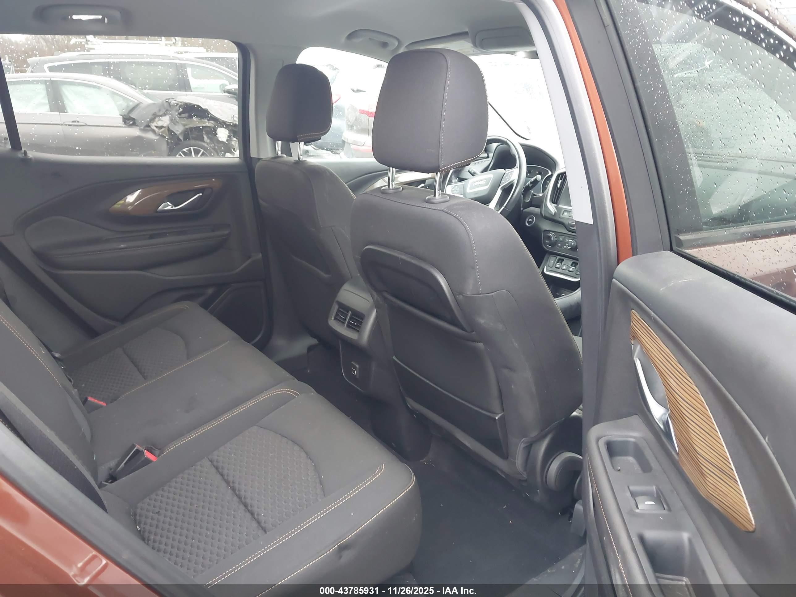 GMC TERRAIN image 8