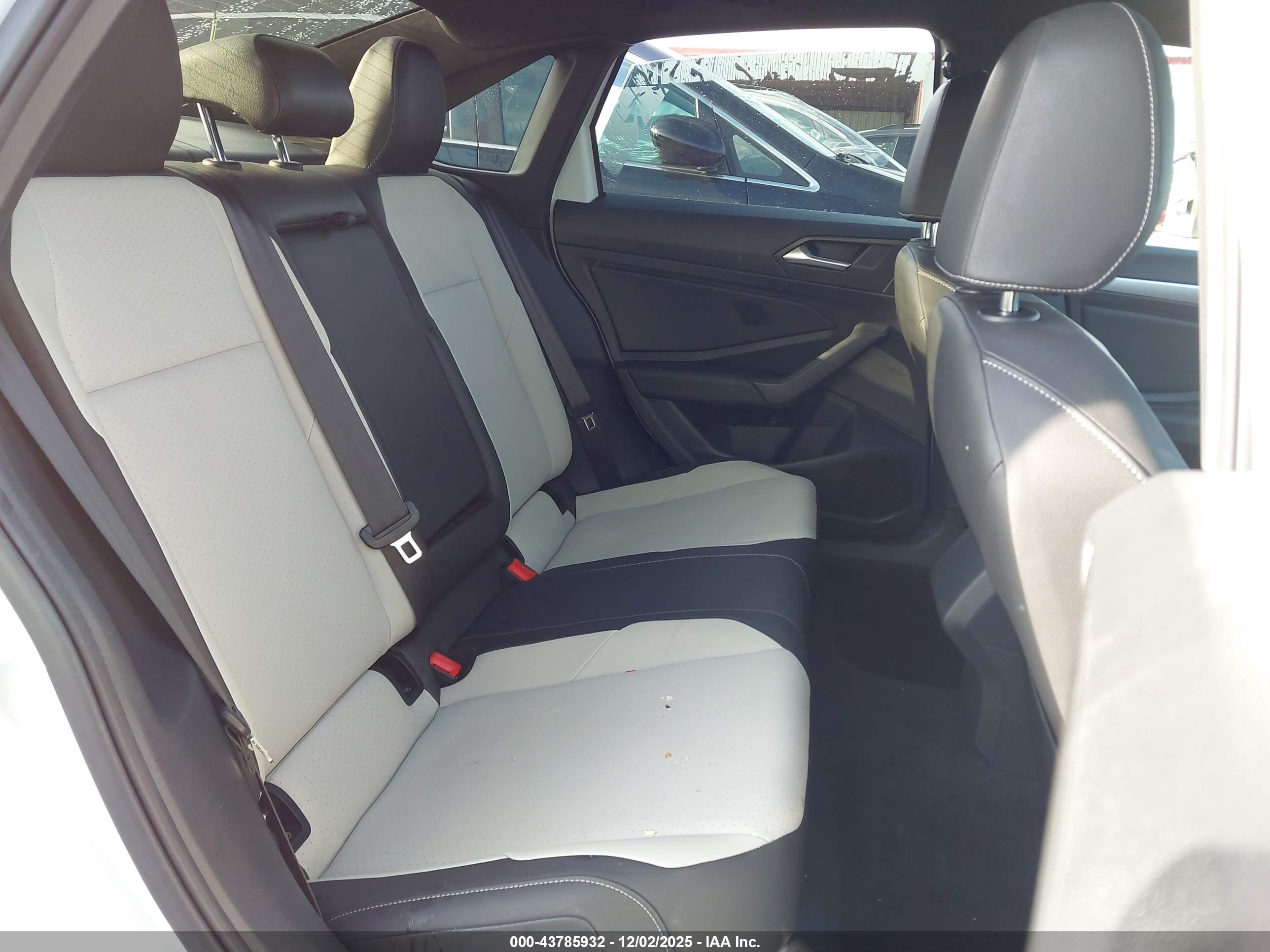 VOLKSWAGEN JETTA image 8
