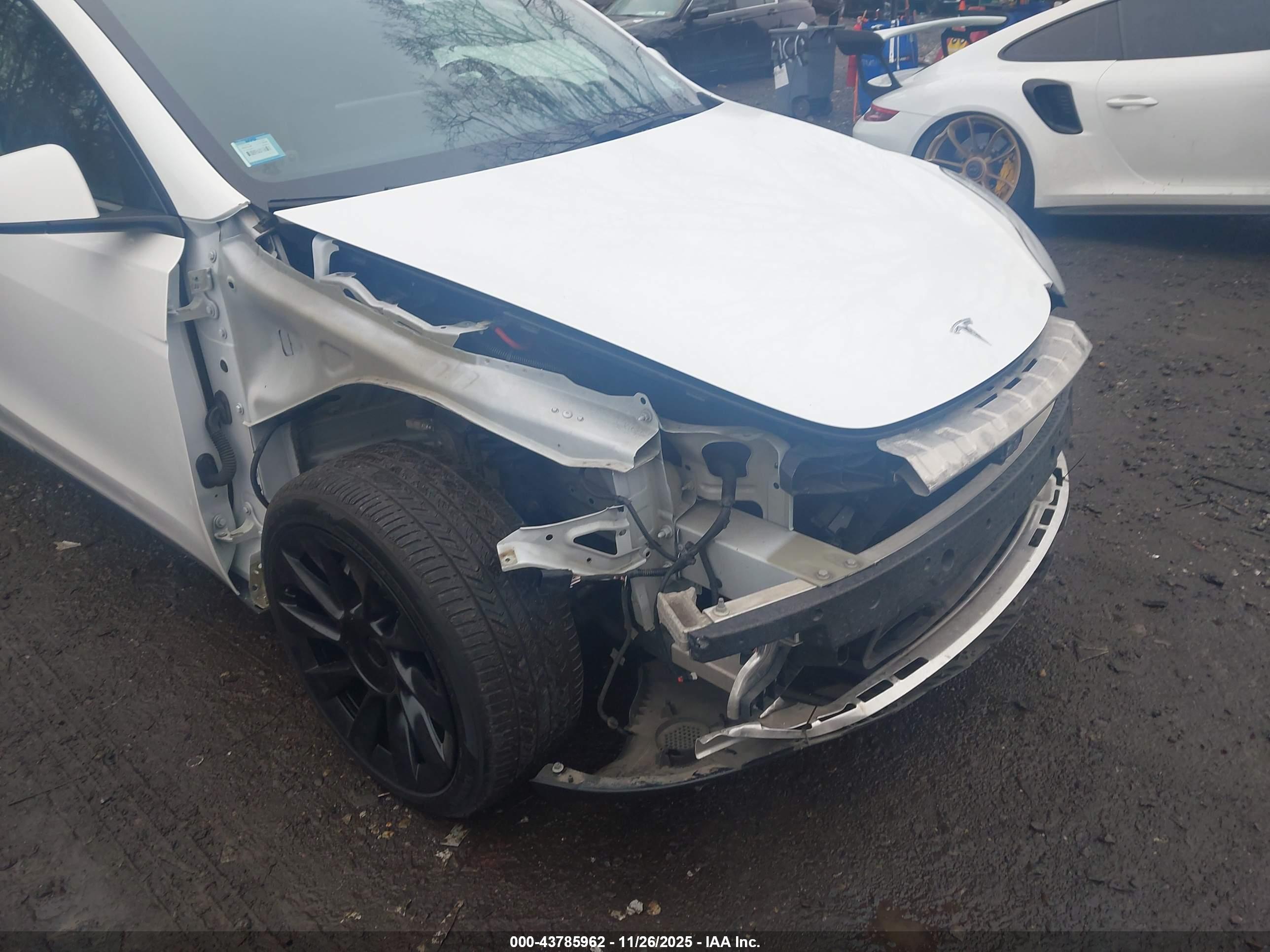 TESLA MODEL image 6