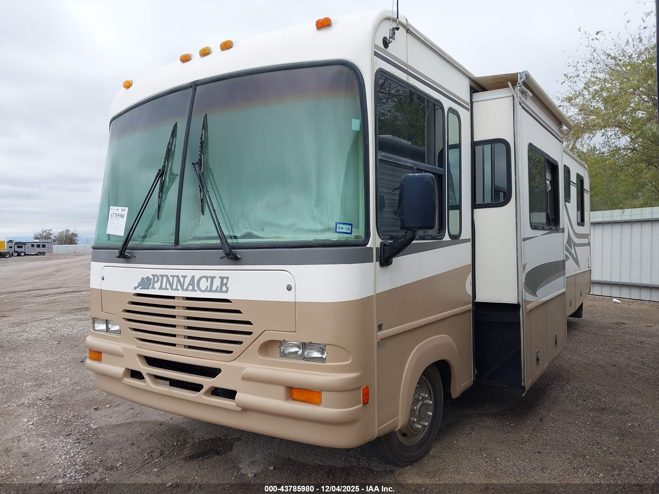 FORD F550 image 2