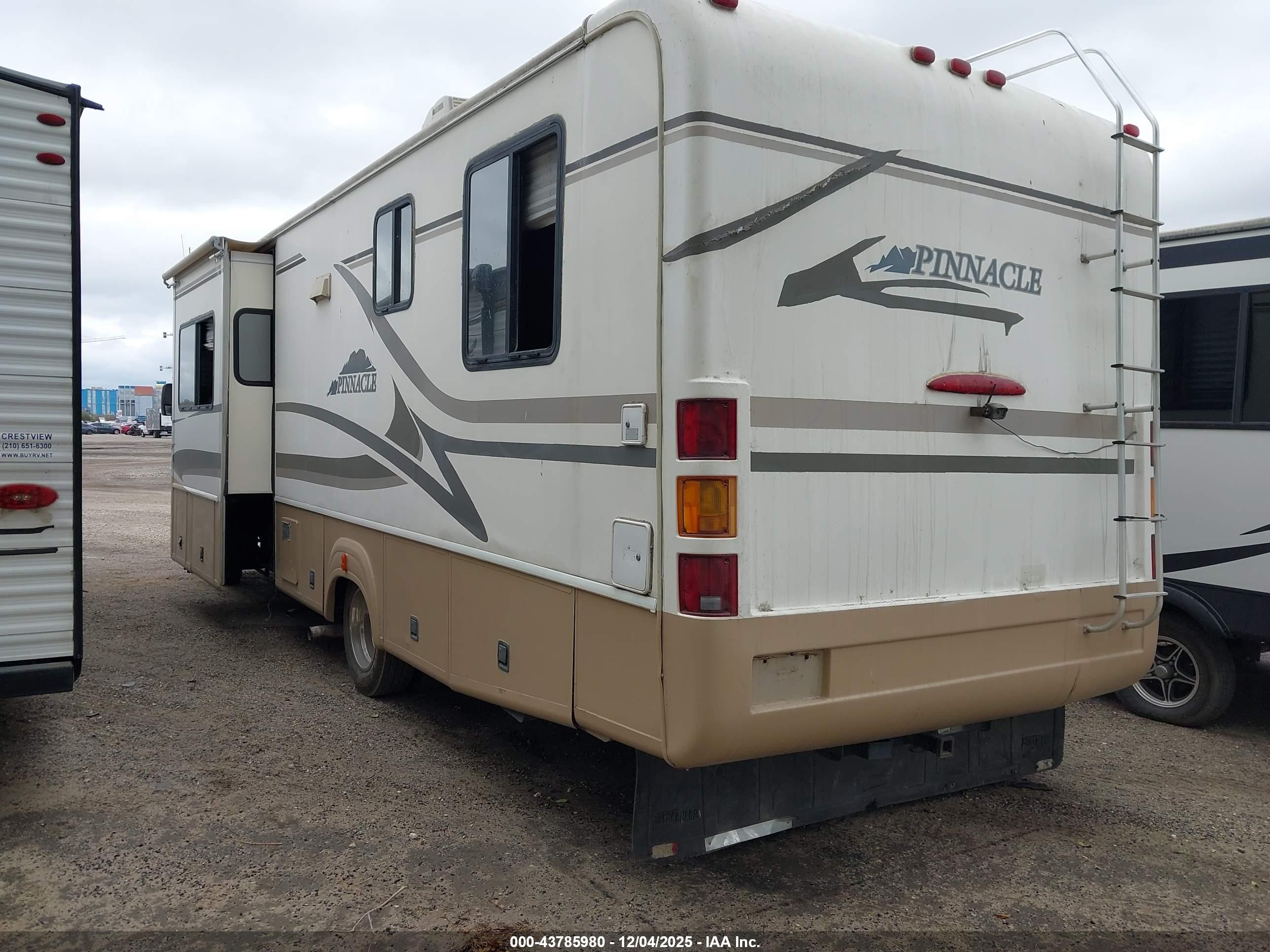 FORD F550 image 3