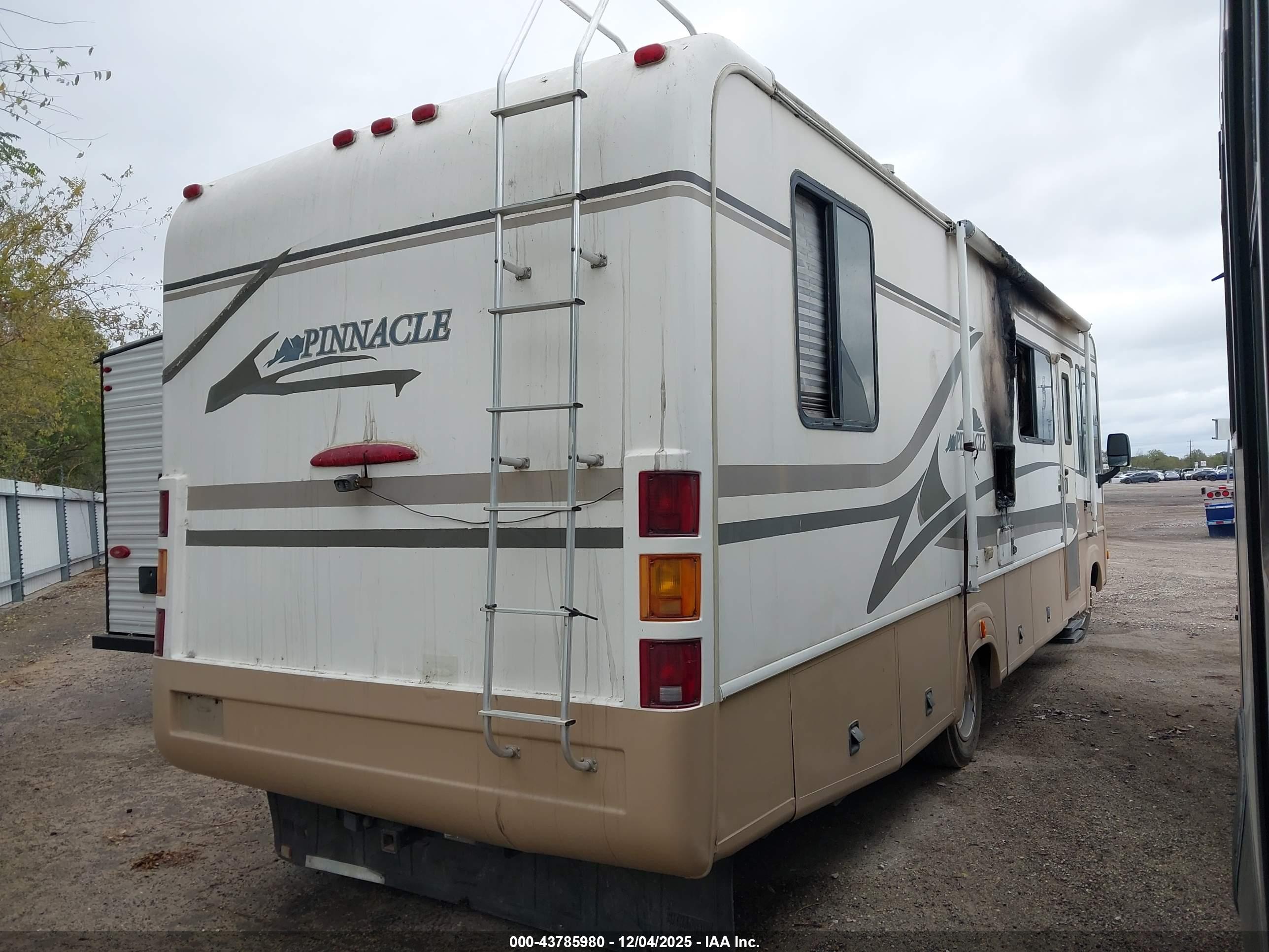 FORD F550 image 4