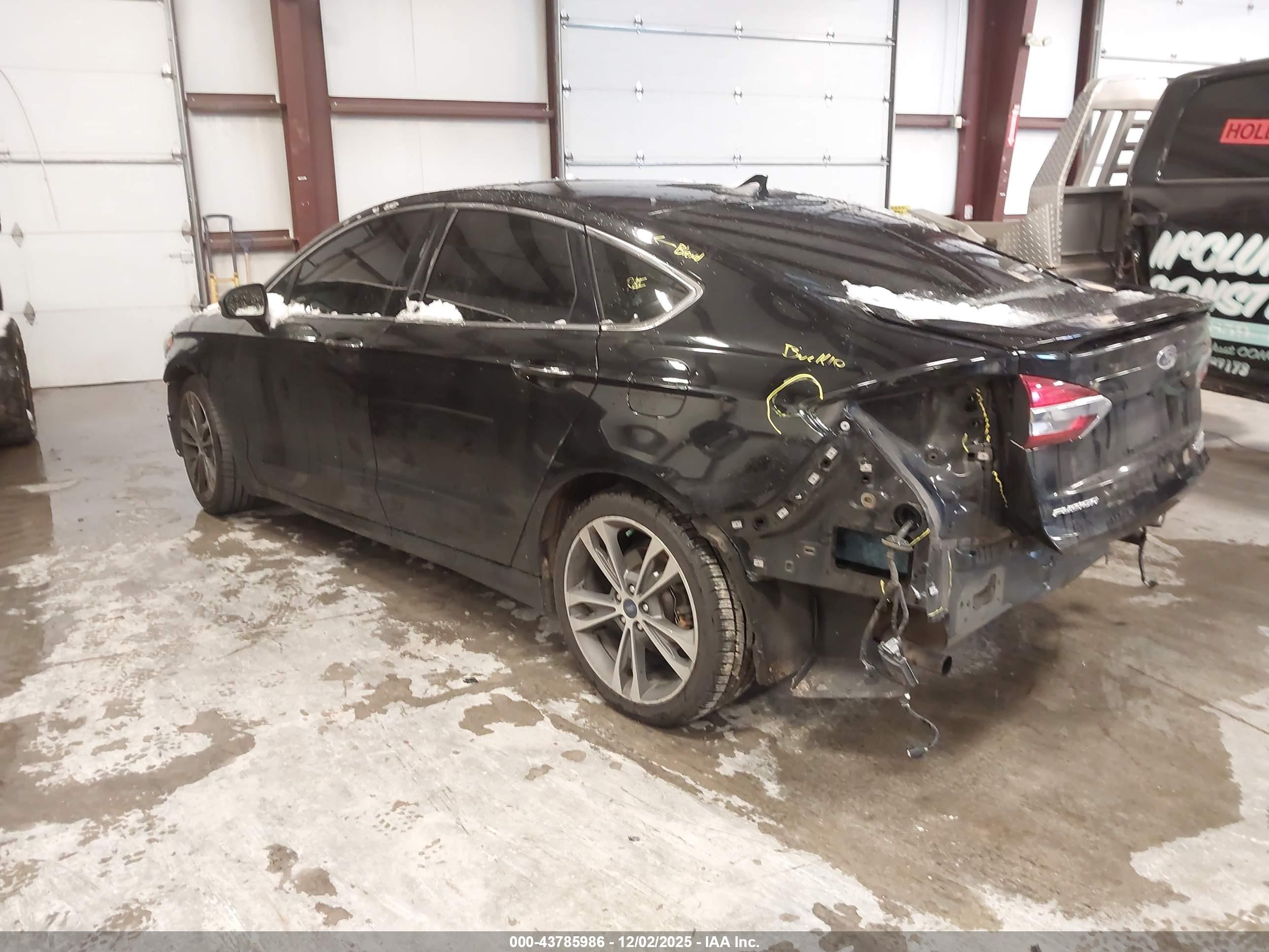 FORD FUSION image 3