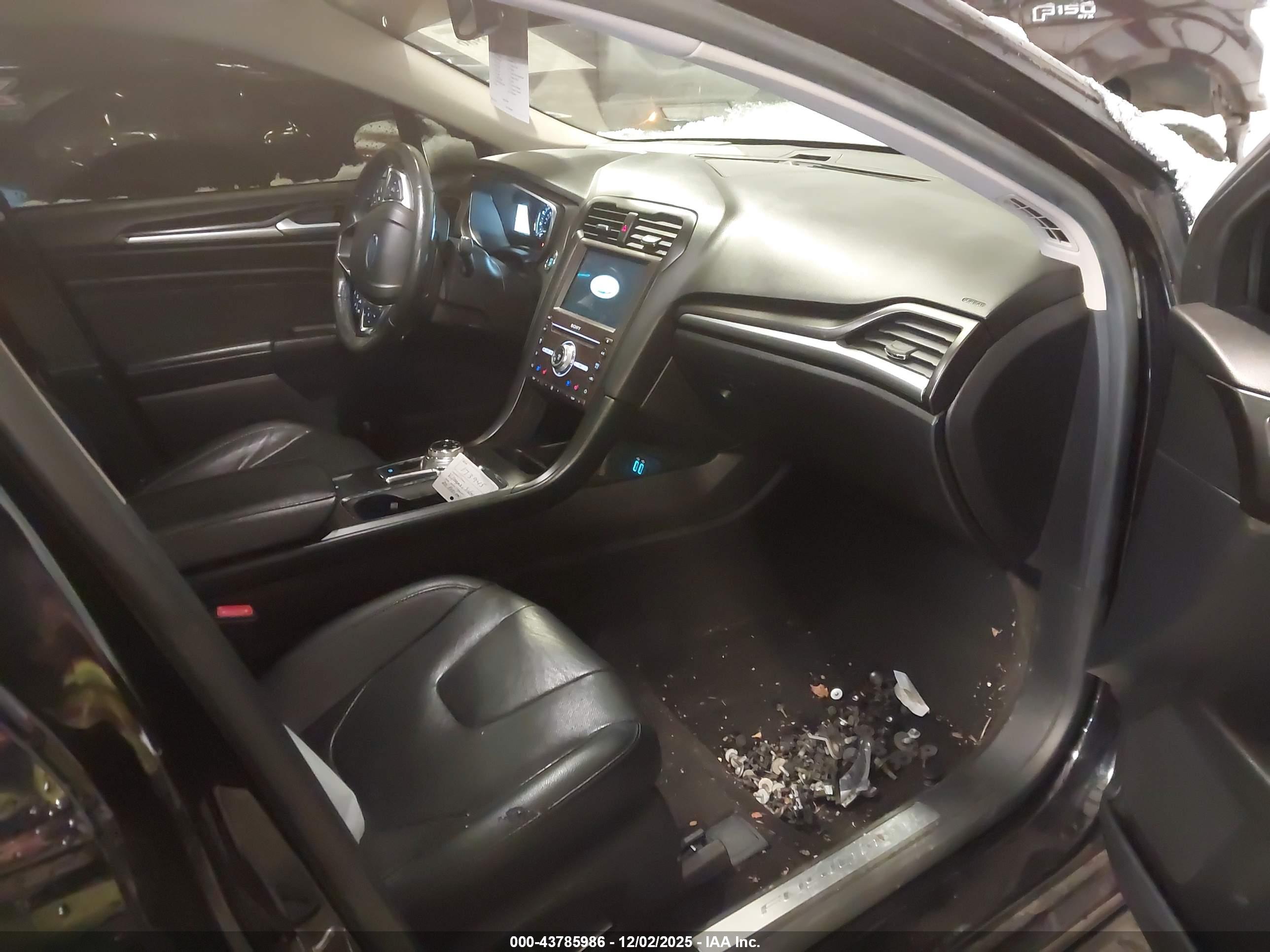 FORD FUSION image 5