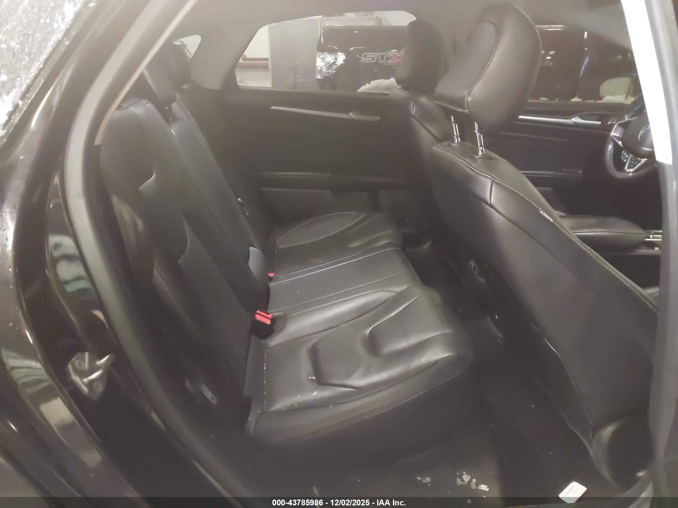 FORD FUSION image 8