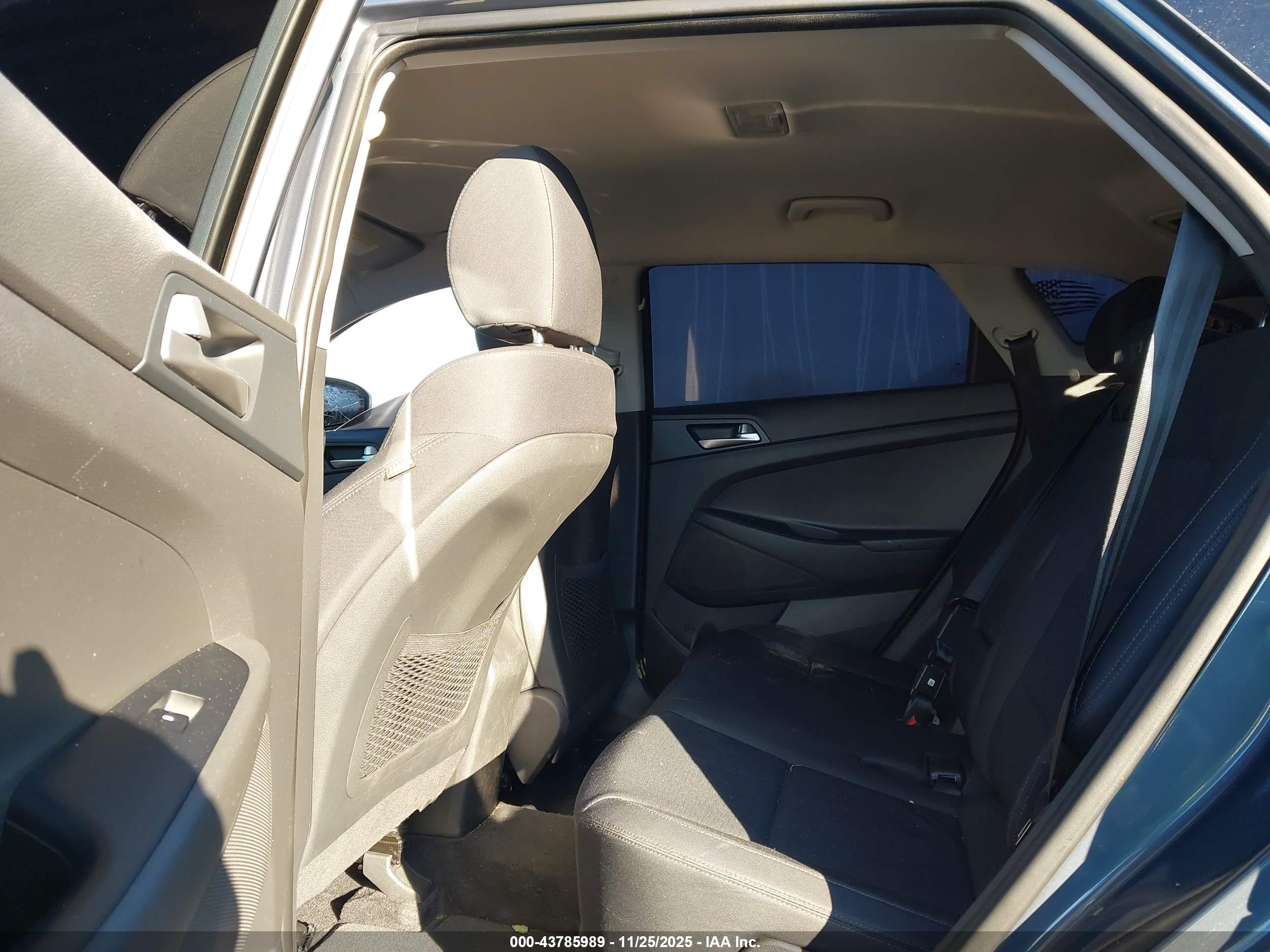 HYUNDAI TUCSON image 8