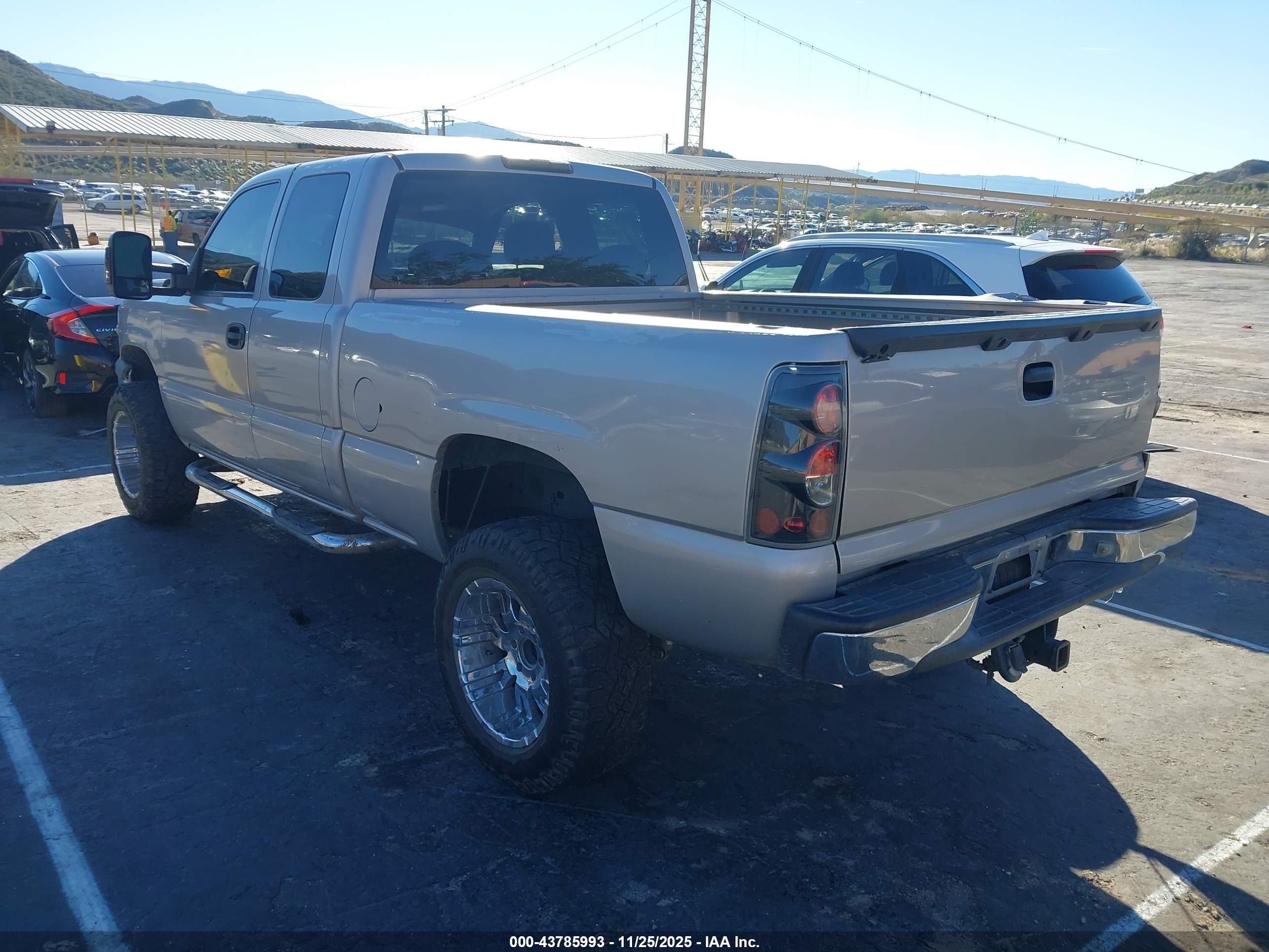CHEVROLET SILVERADO image 3