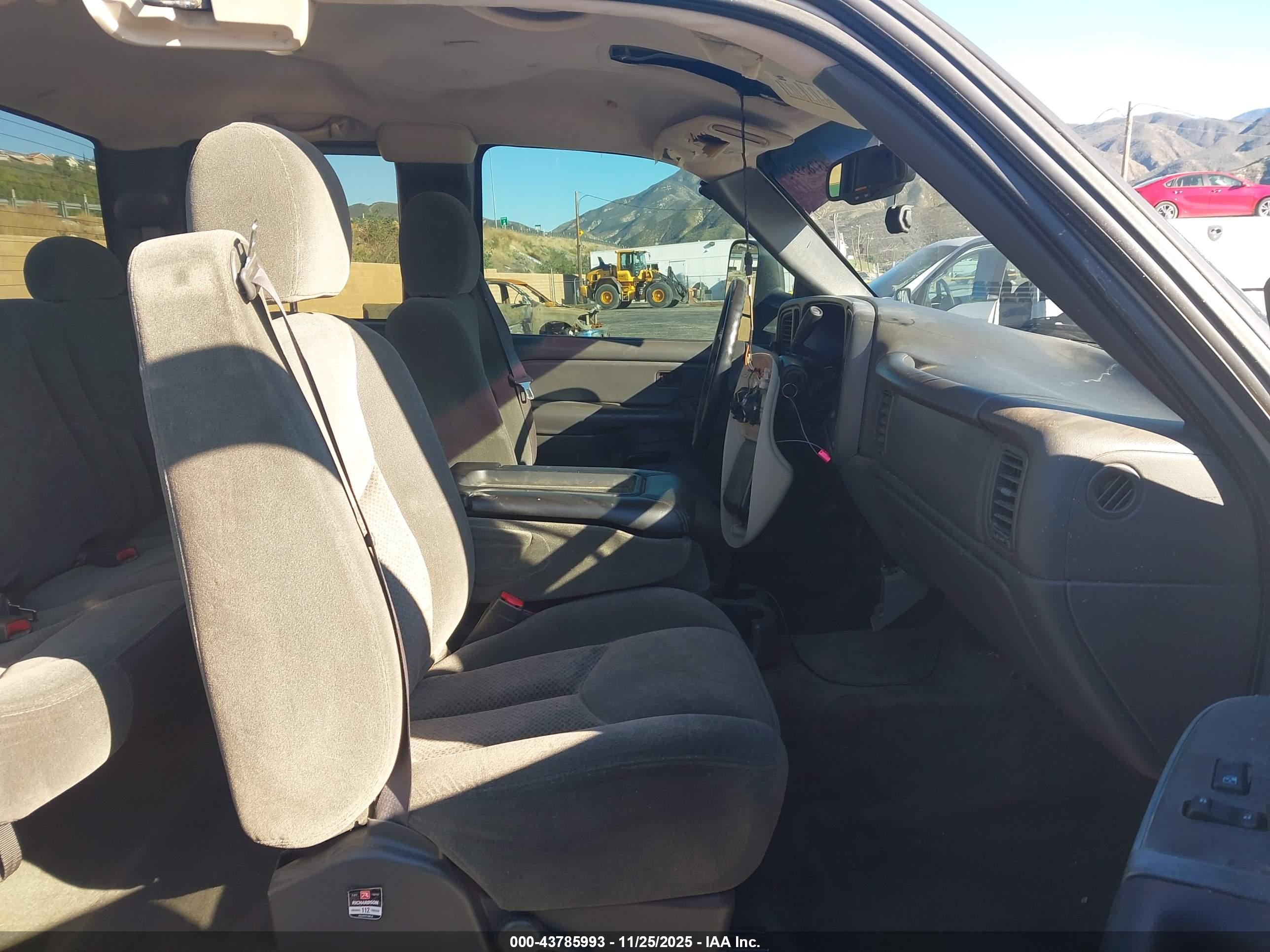 CHEVROLET SILVERADO image 5