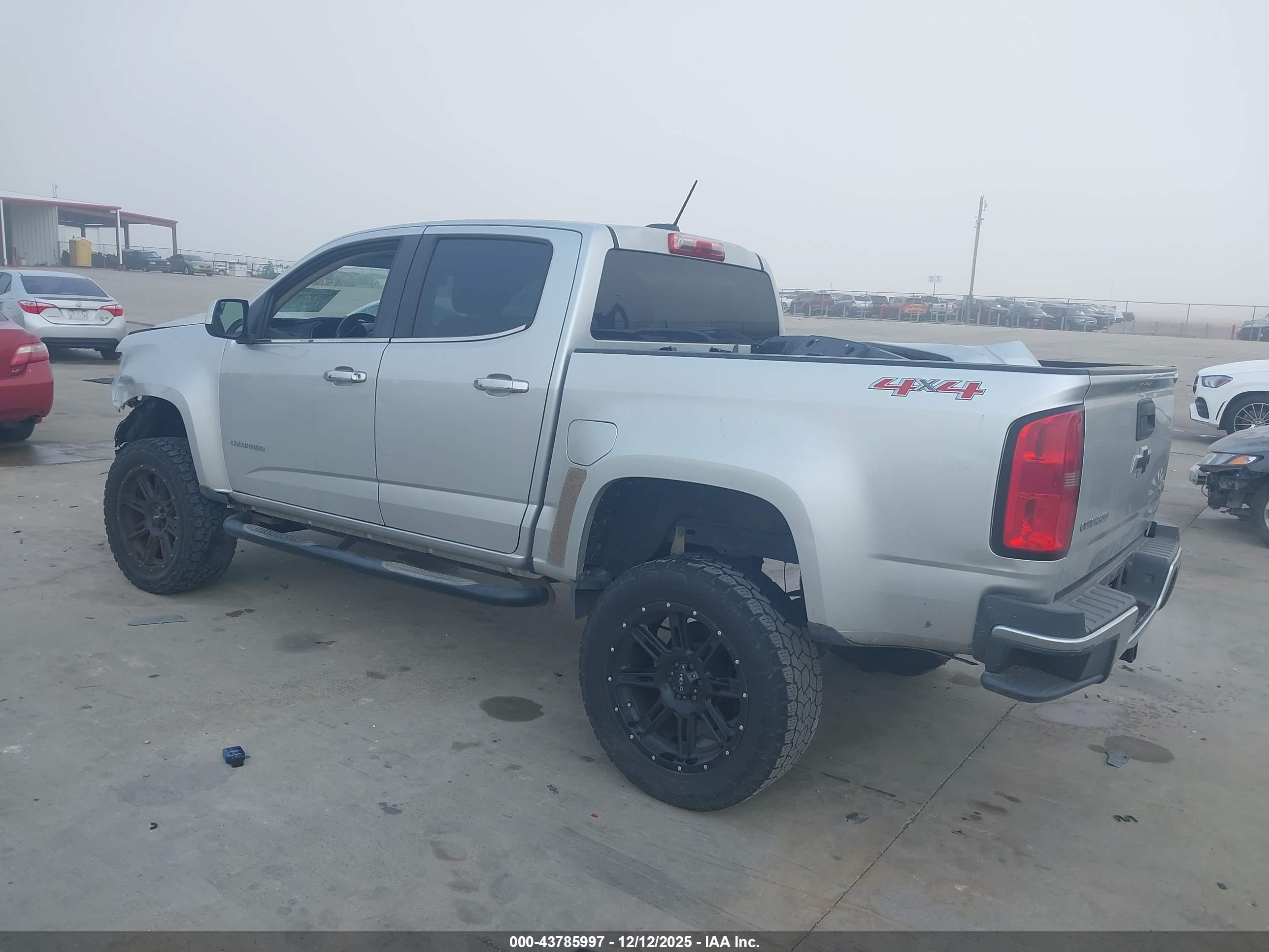 CHEVROLET COLORADO image 3
