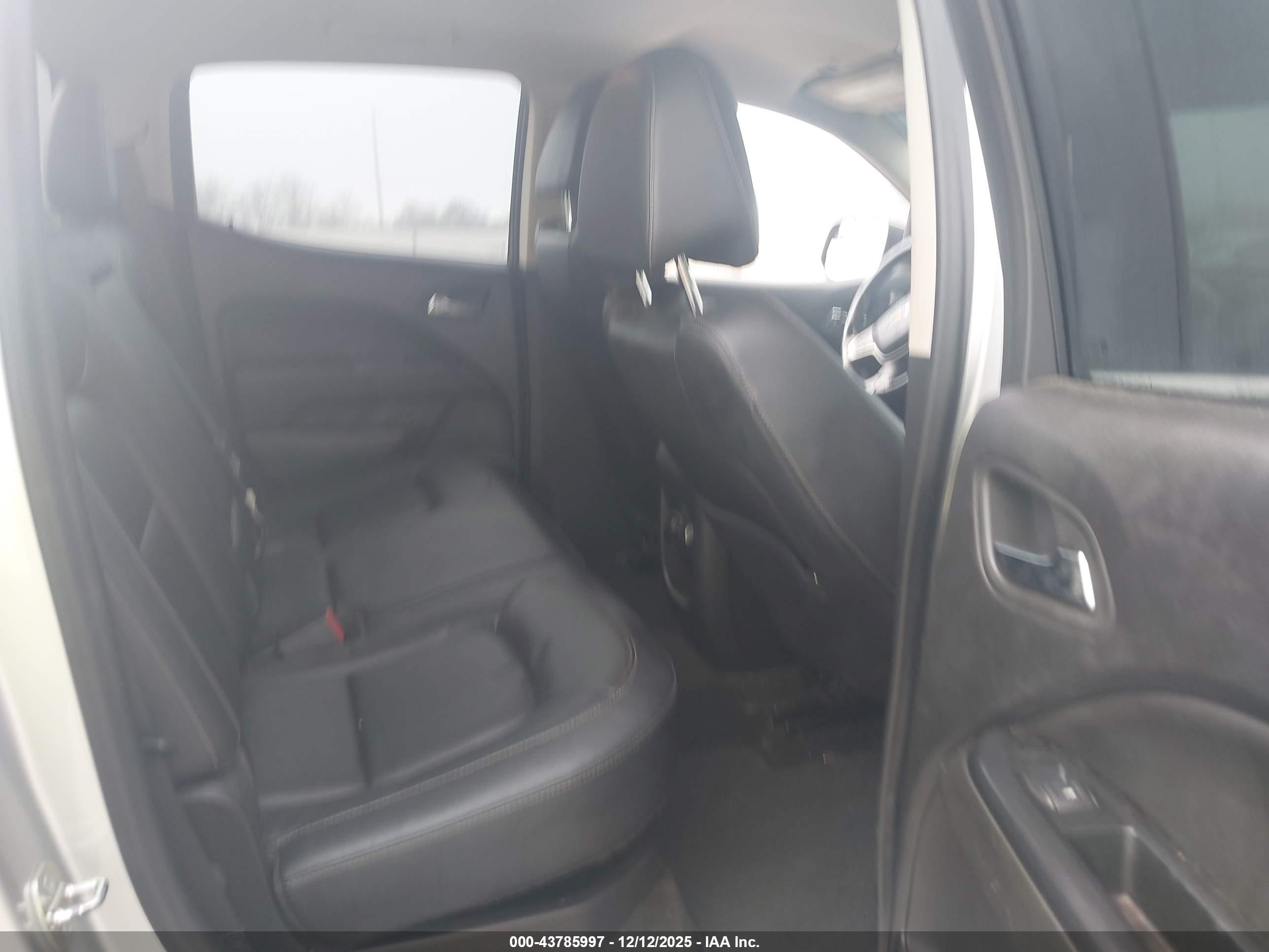 CHEVROLET COLORADO image 8